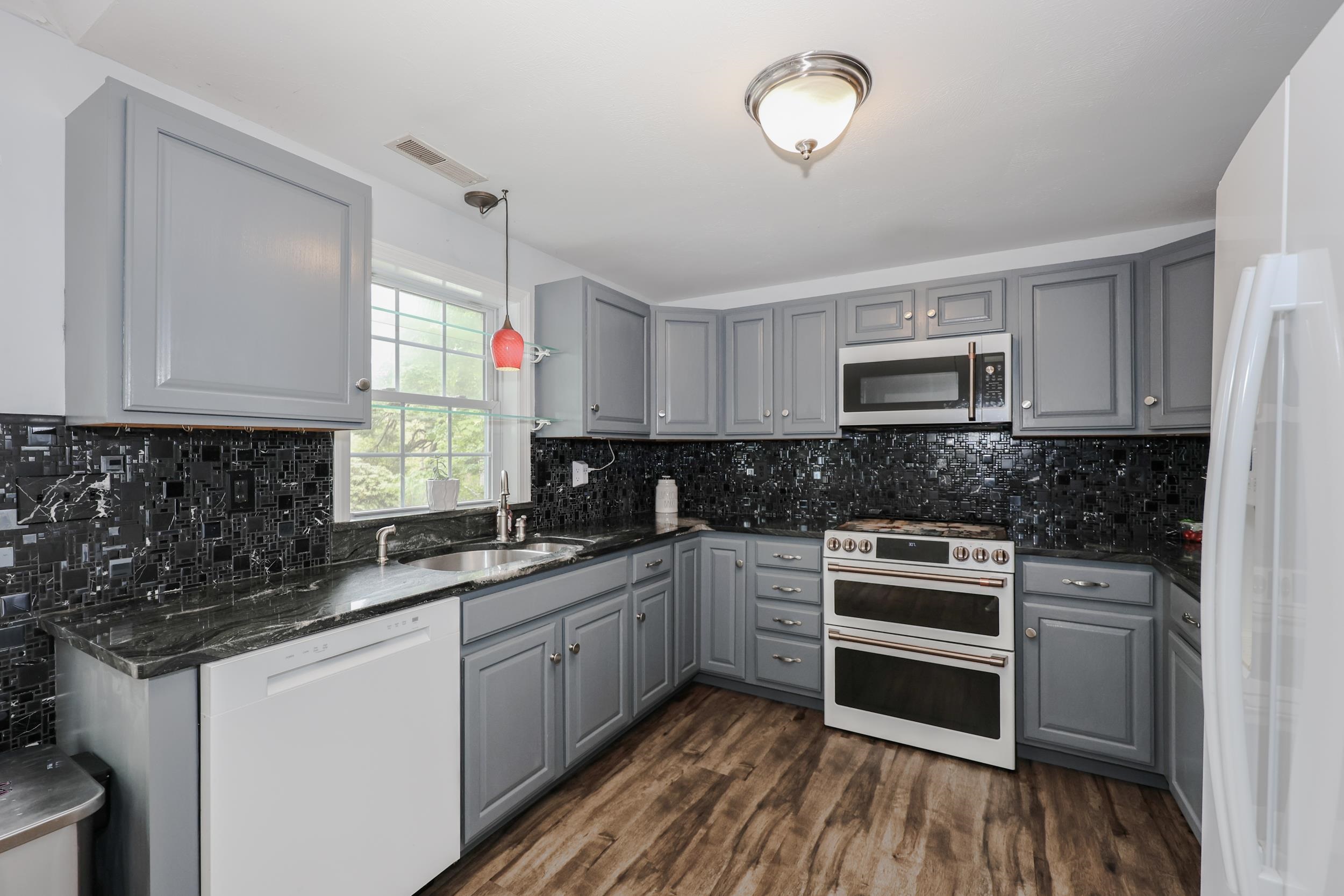 25 Stockholm St, Manchester, NH 03104