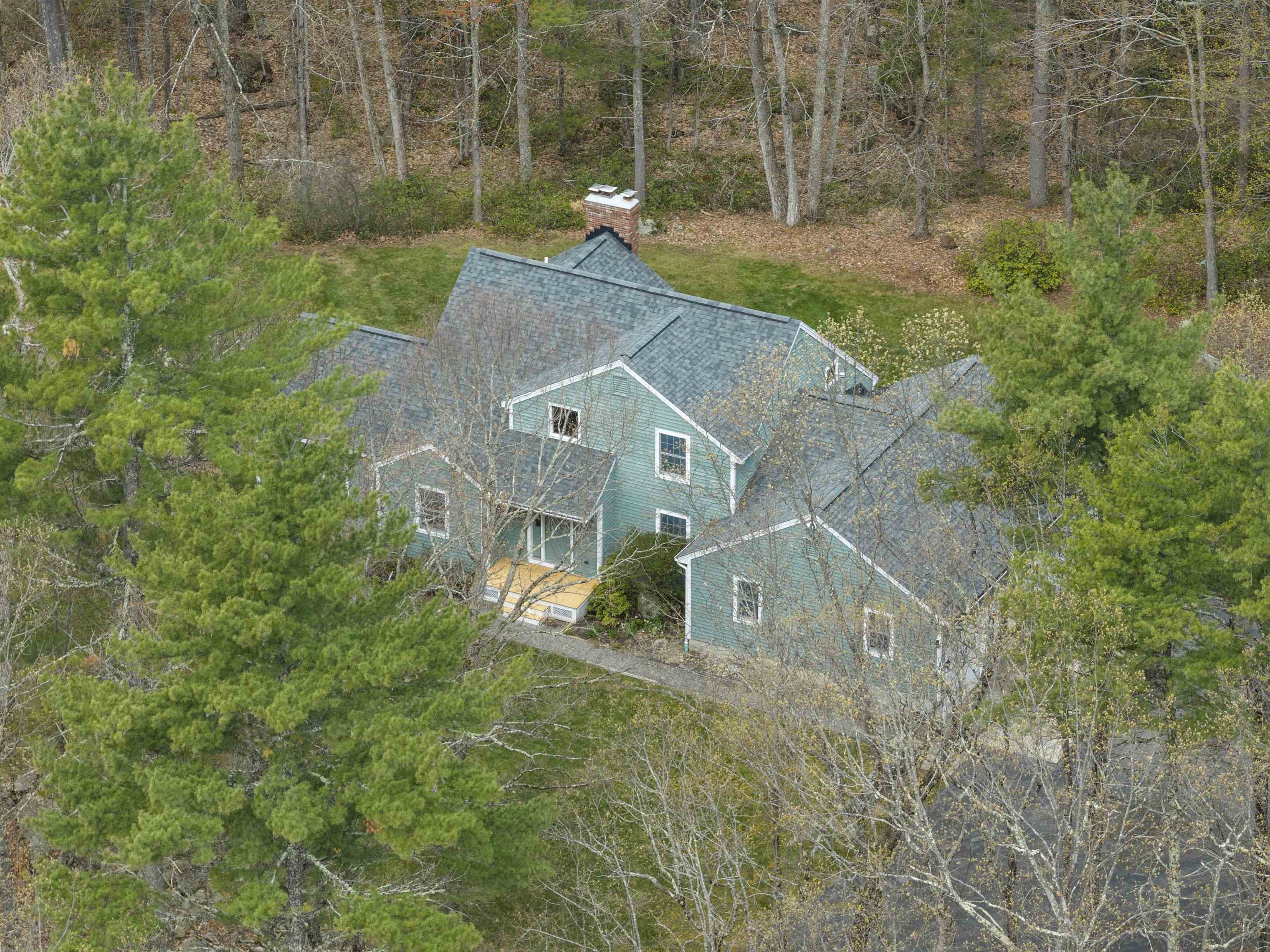 9 Maxwell Dr, Brookline, NH 03033
