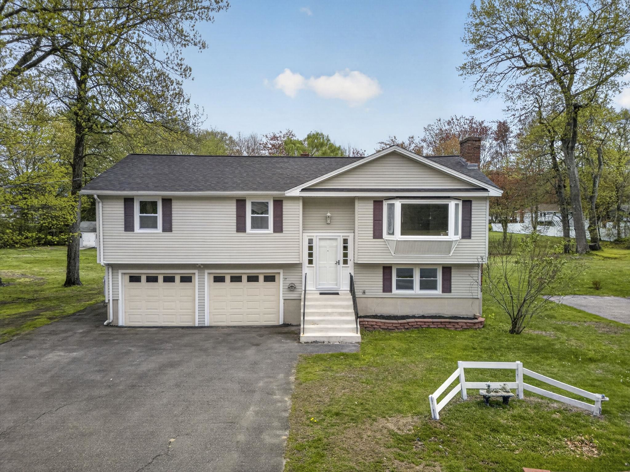27 Townsend Ave, Salem, NH 03079