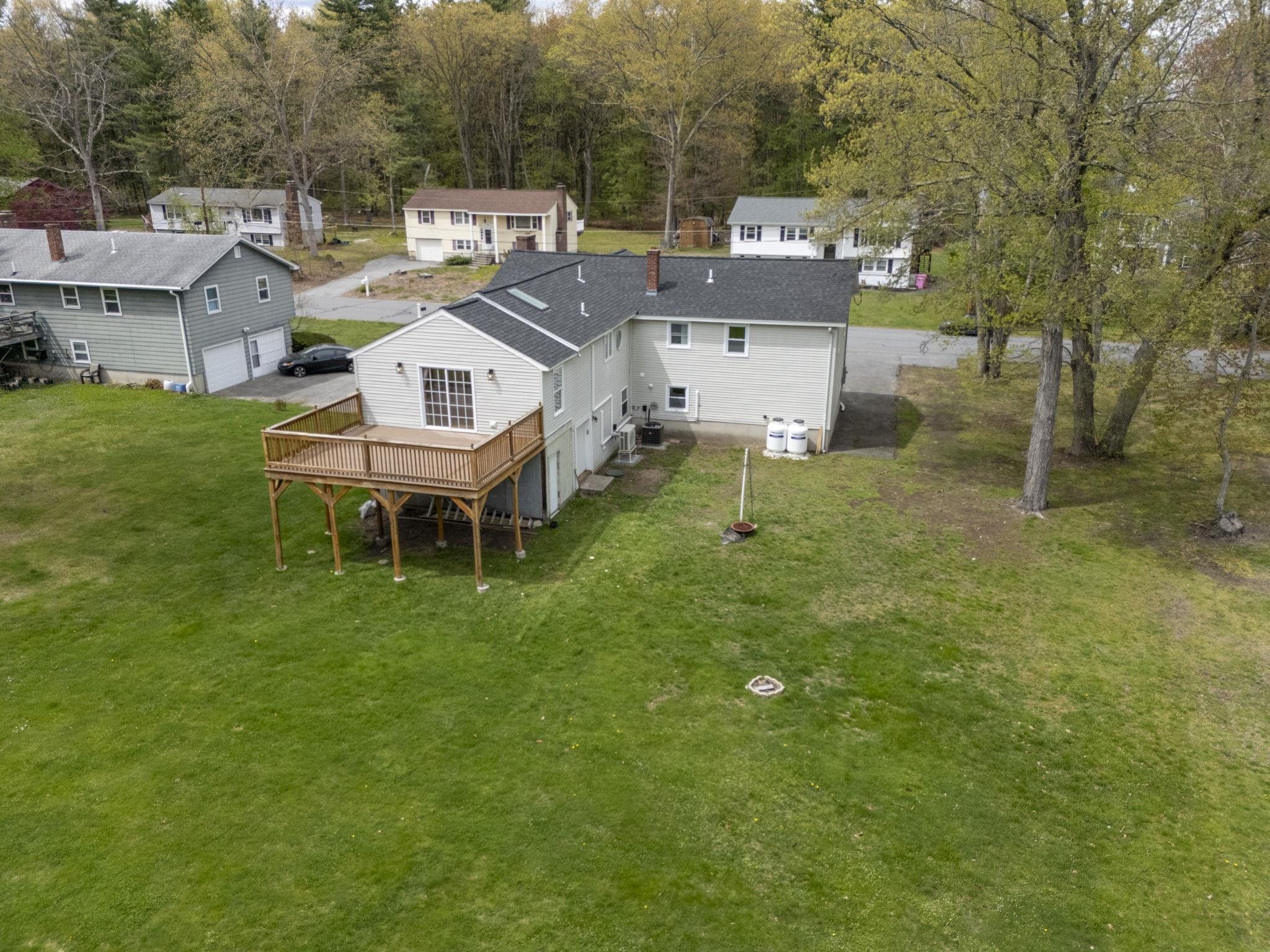 27 Townsend Ave, Salem, NH 03079