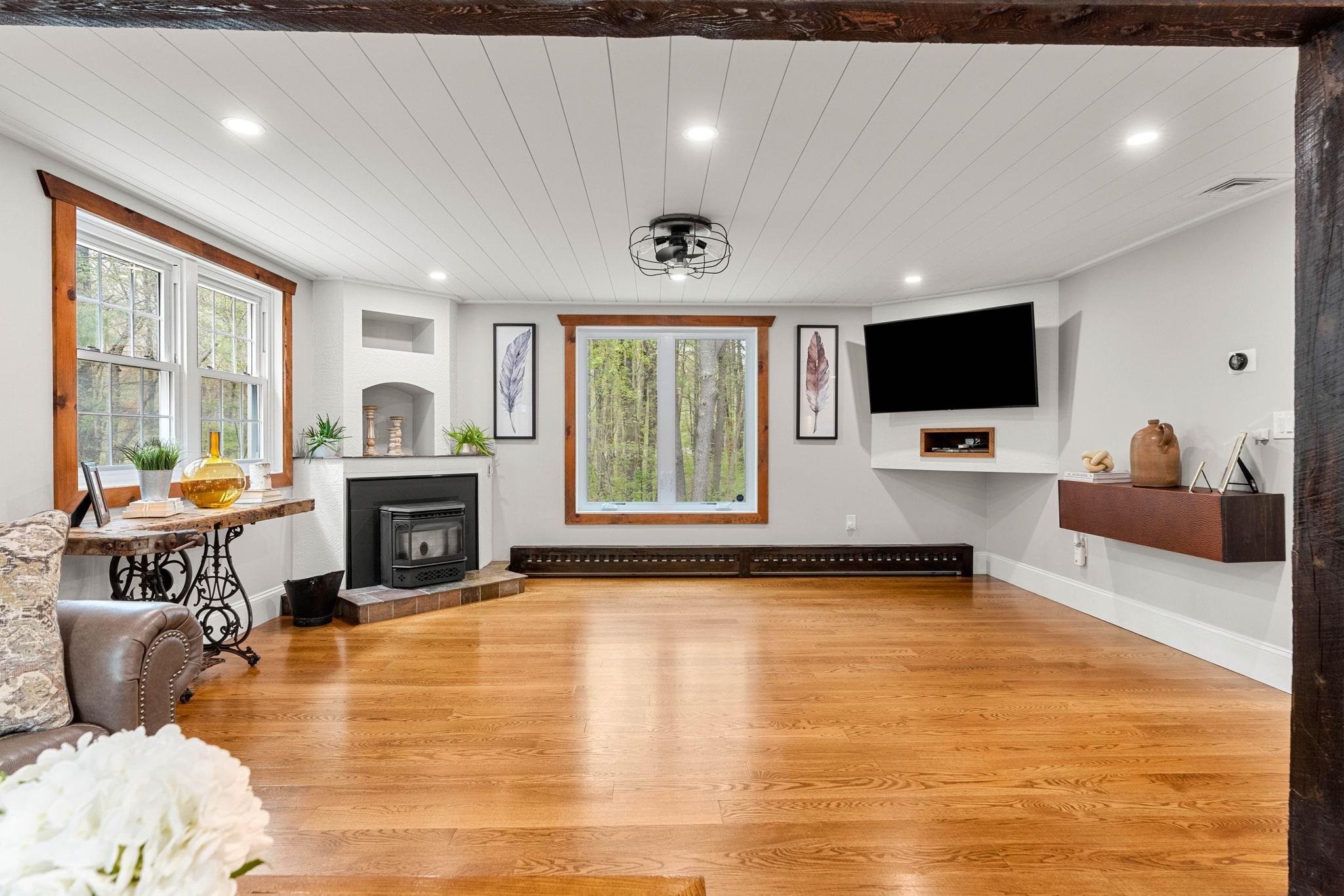 32 Morrison Rd, Windham, NH 03087