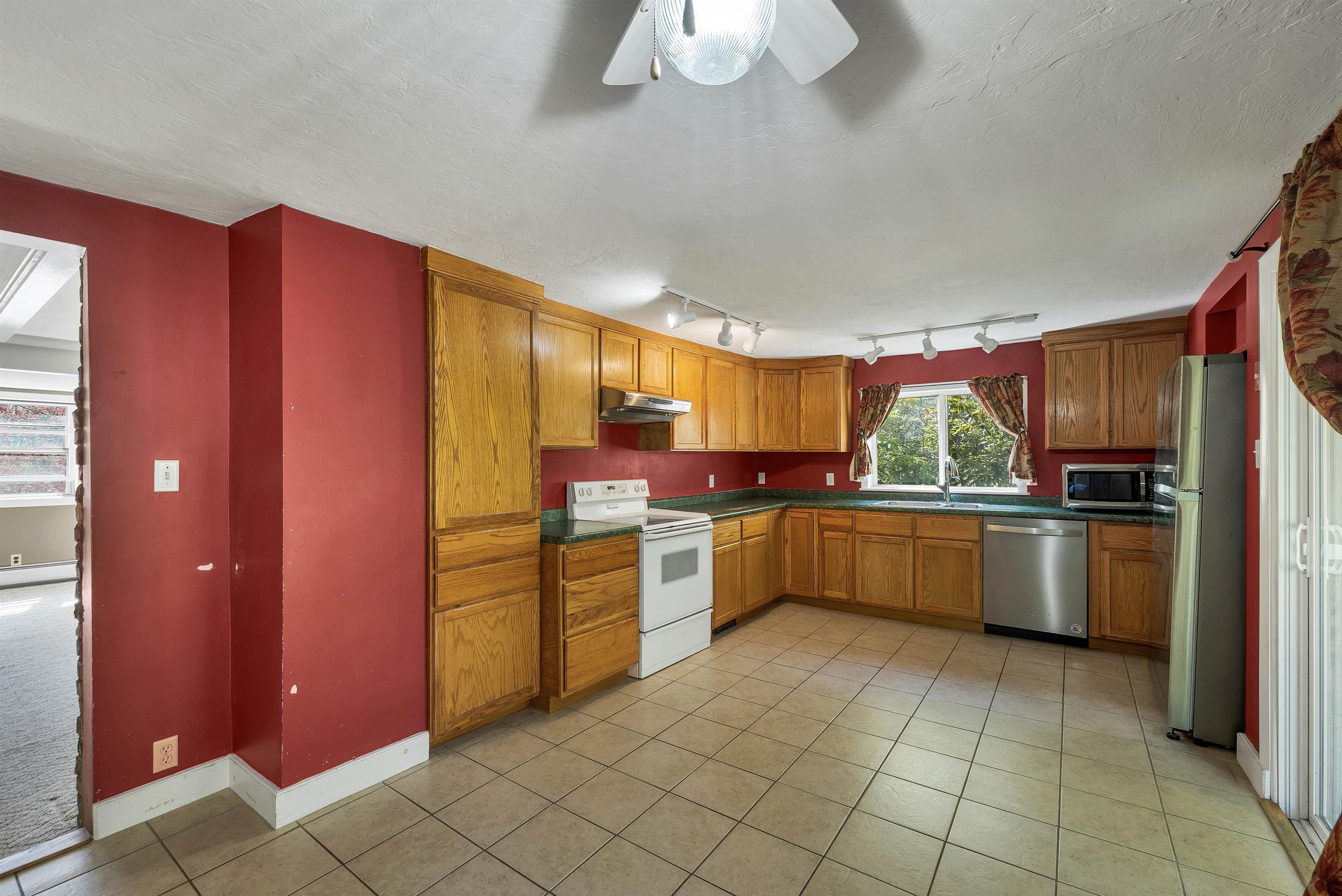 546 White Oaks Road — photo 3