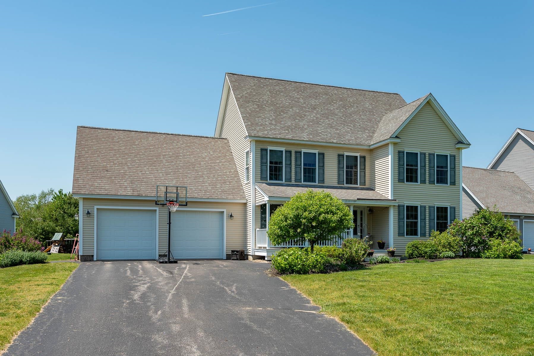 8 Mason Dr, Stratham, NH 03885