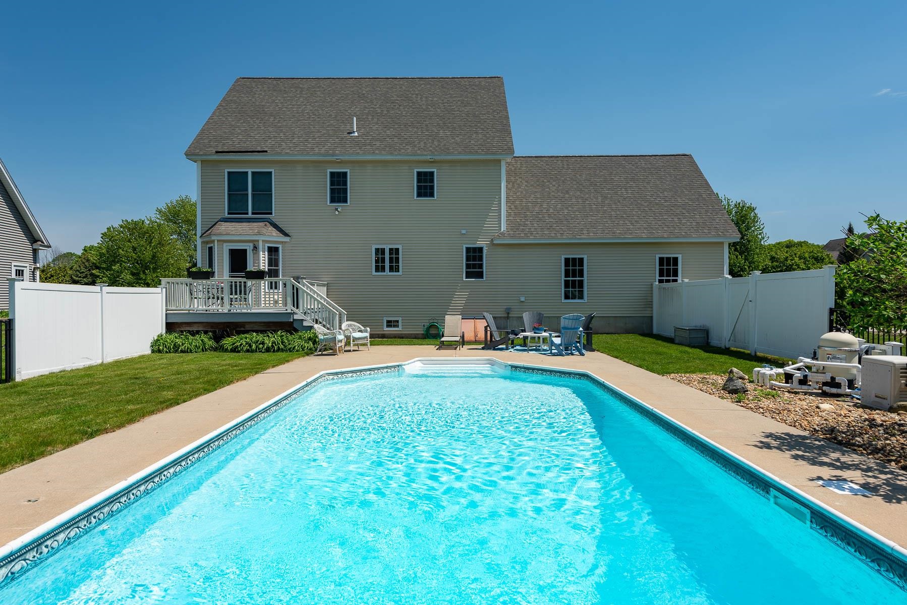 8 Mason Dr, Stratham, NH 03885