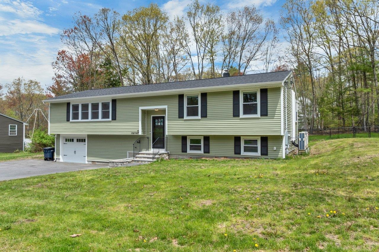 13 Doris St, Derry, NH 03038