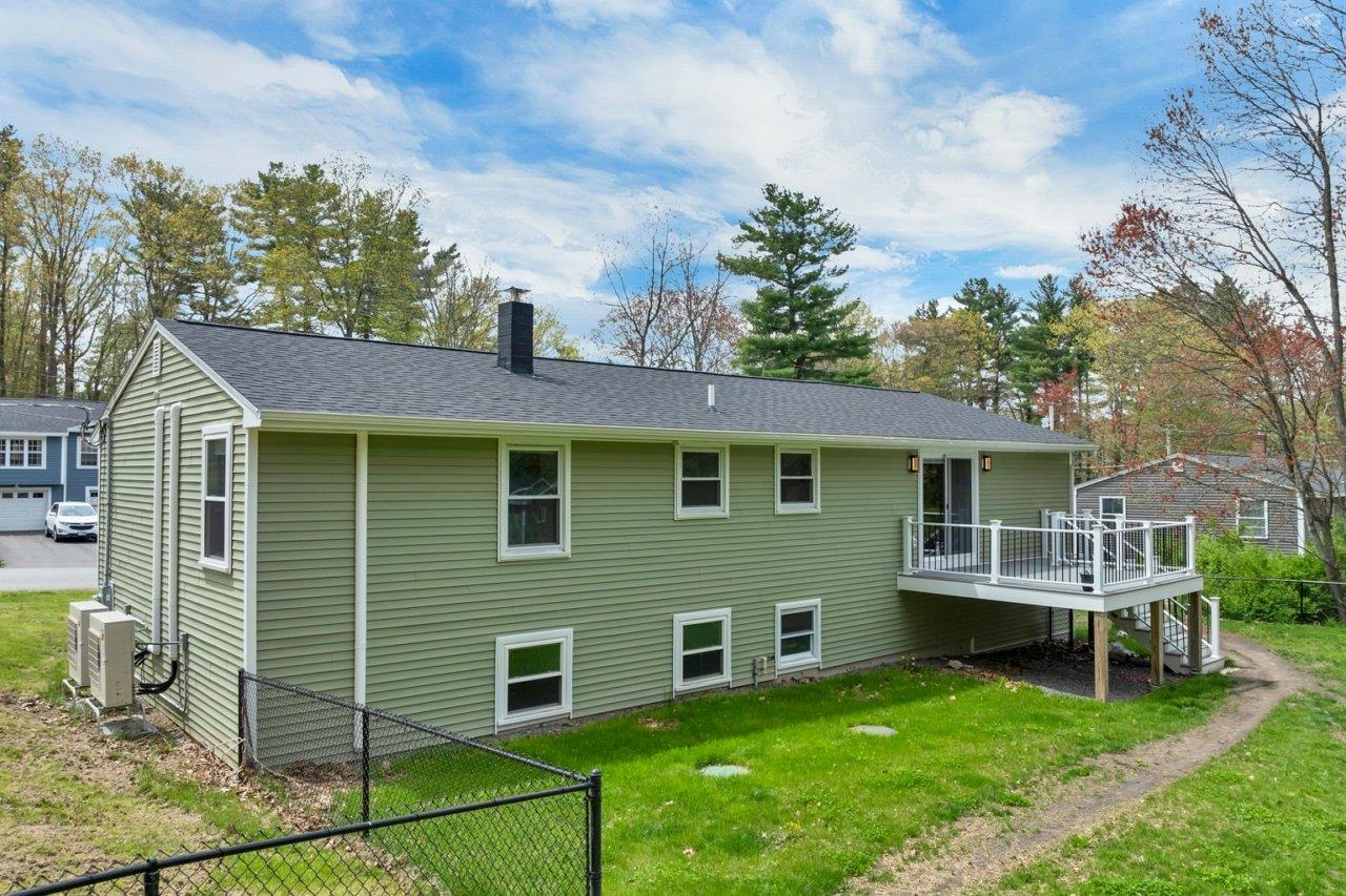 13 Doris St, Derry, NH 03038