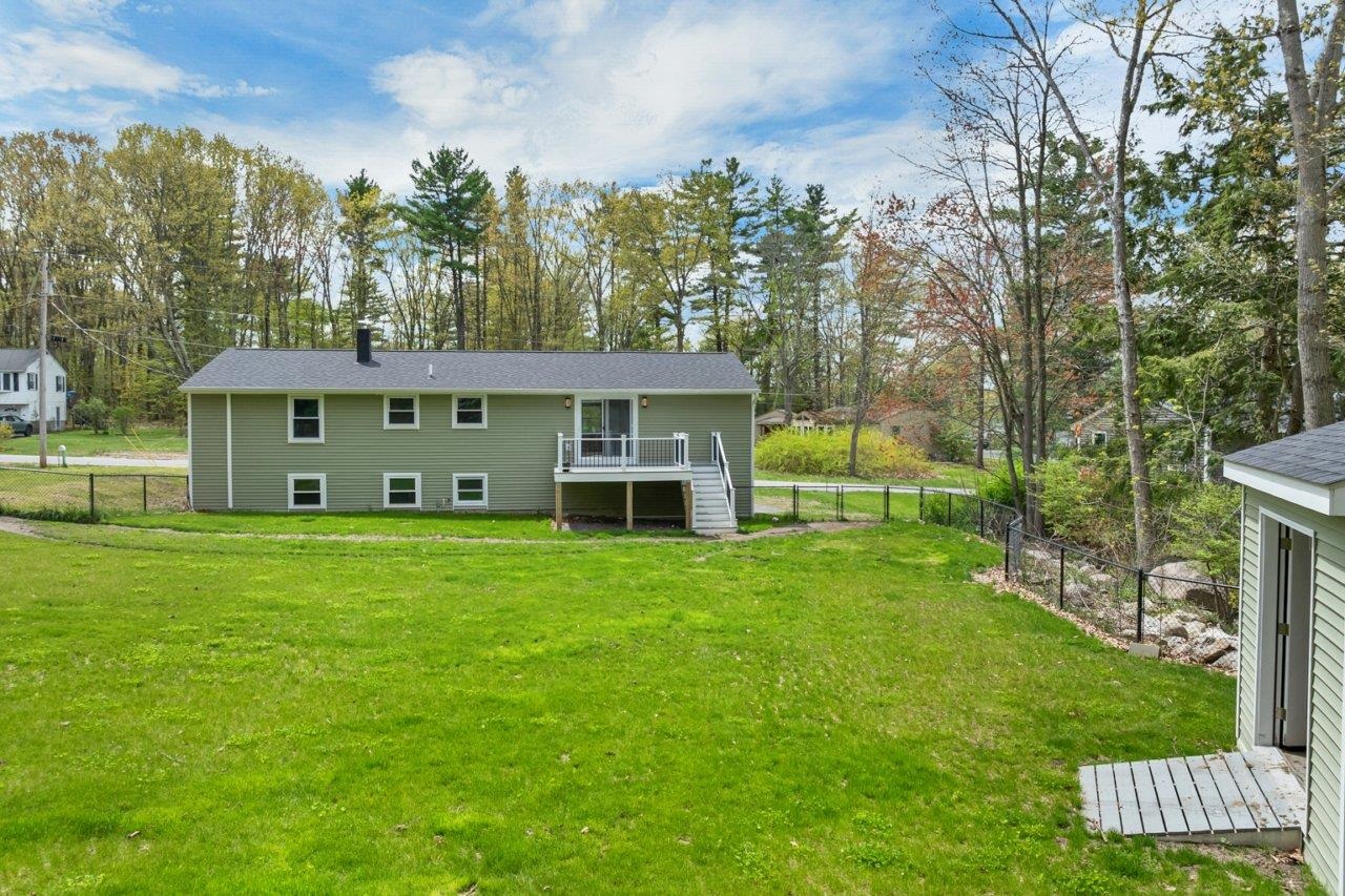 13 Doris St, Derry, NH 03038