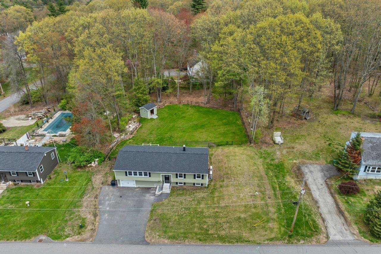 13 Doris St, Derry, NH 03038