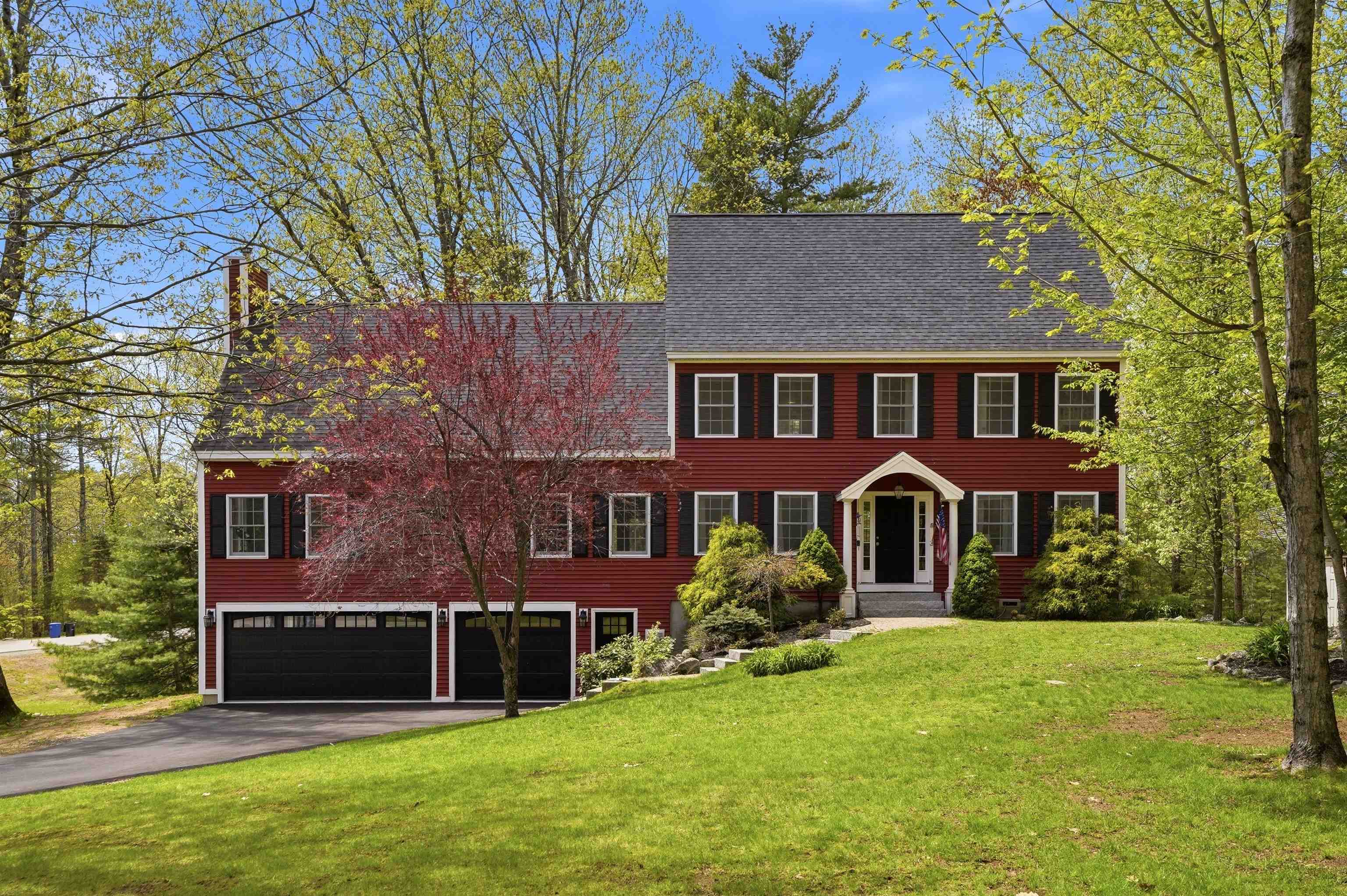 29 Overlook Dr, Newfields, NH 03856