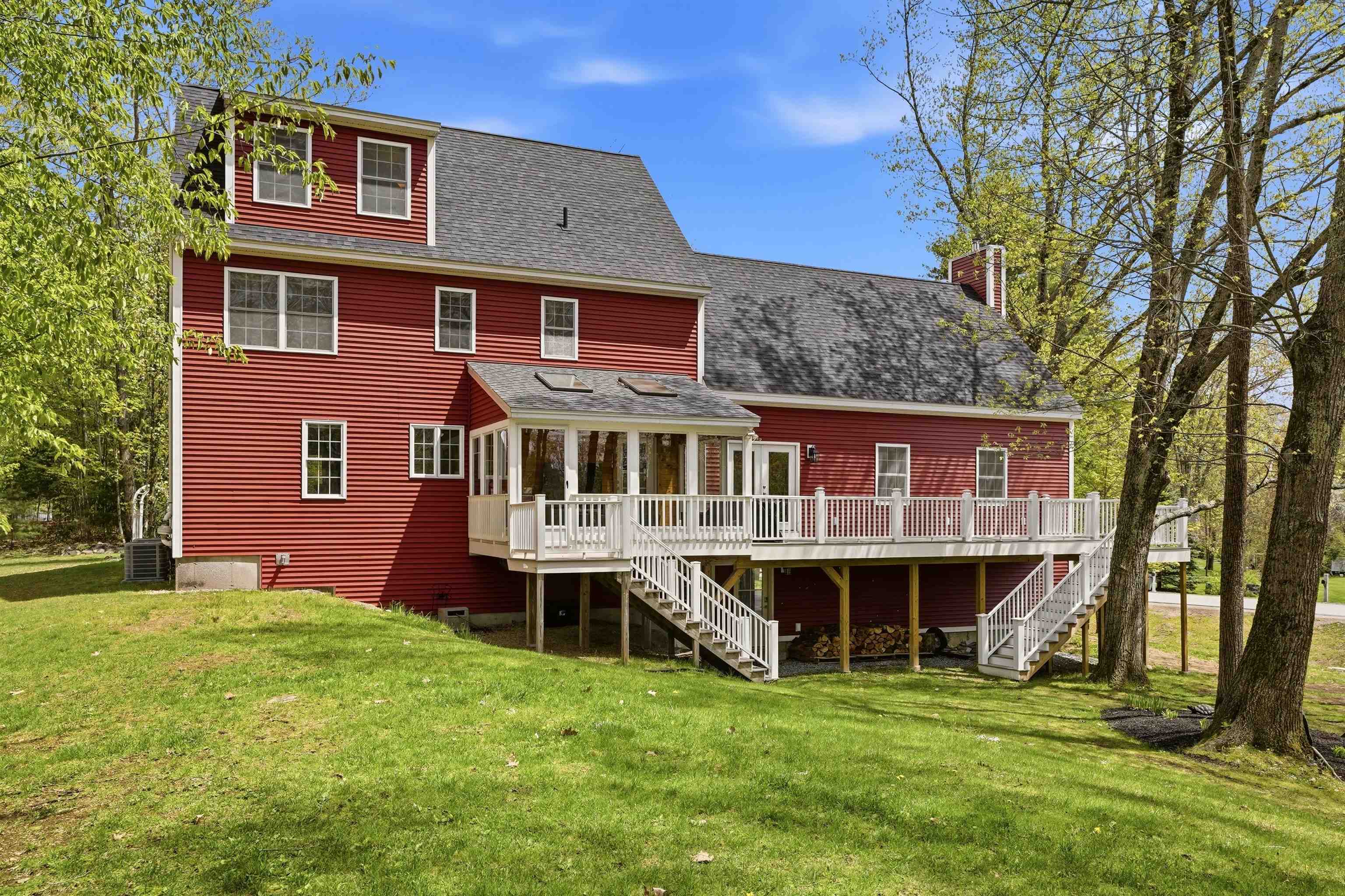 29 Overlook Dr, Newfields, NH 03856