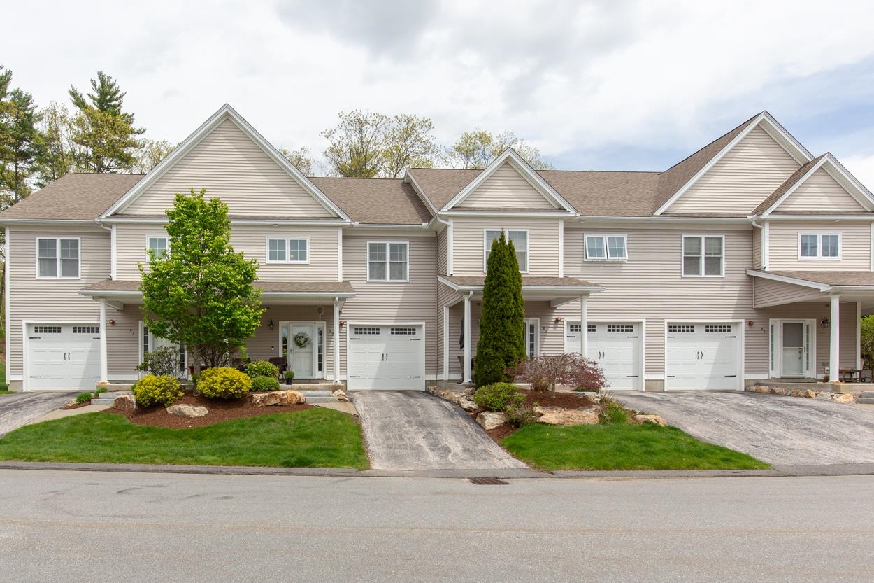 89 Woodview Way, Manchester, NH 03102