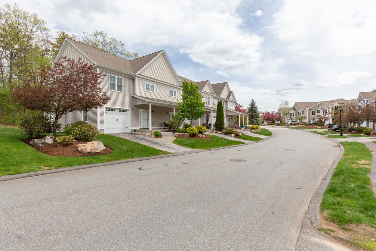 89 Woodview Way, Manchester, NH 03102