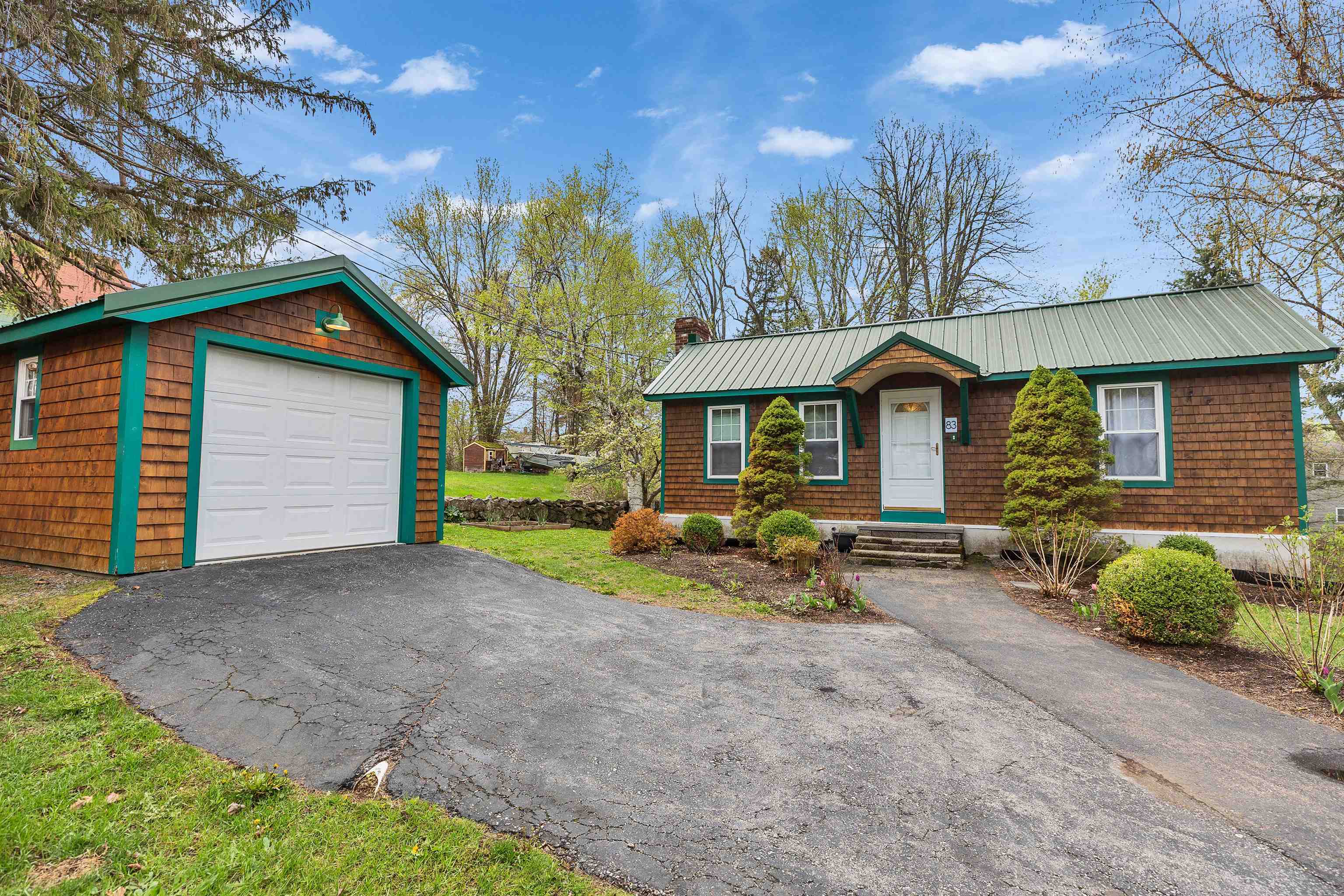 83 Lafayette St, Laconia, NH 03246