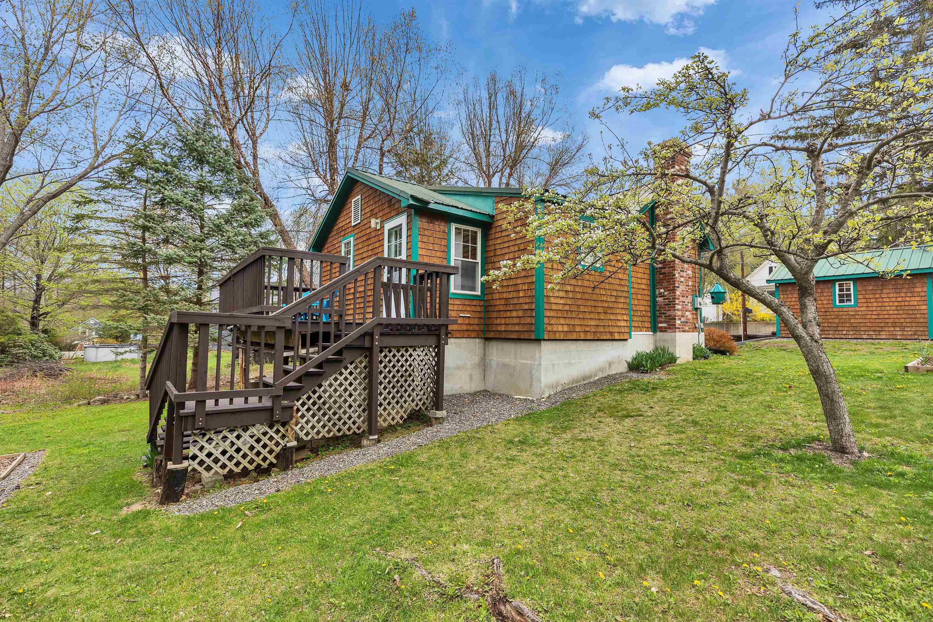 83 Lafayette St, Laconia, NH 03246