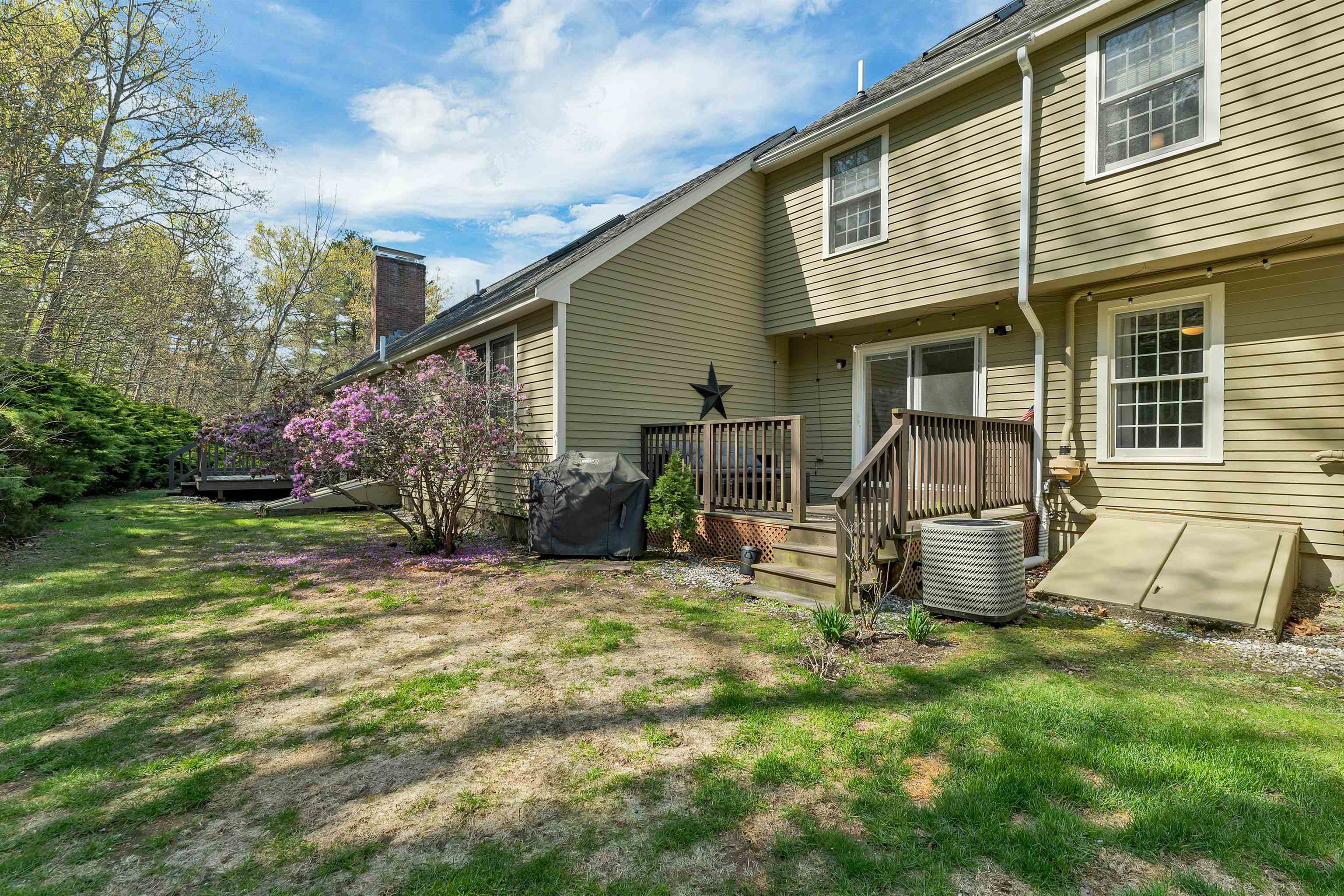 3 Seaver Brook Ln, Plaistow, NH 03865