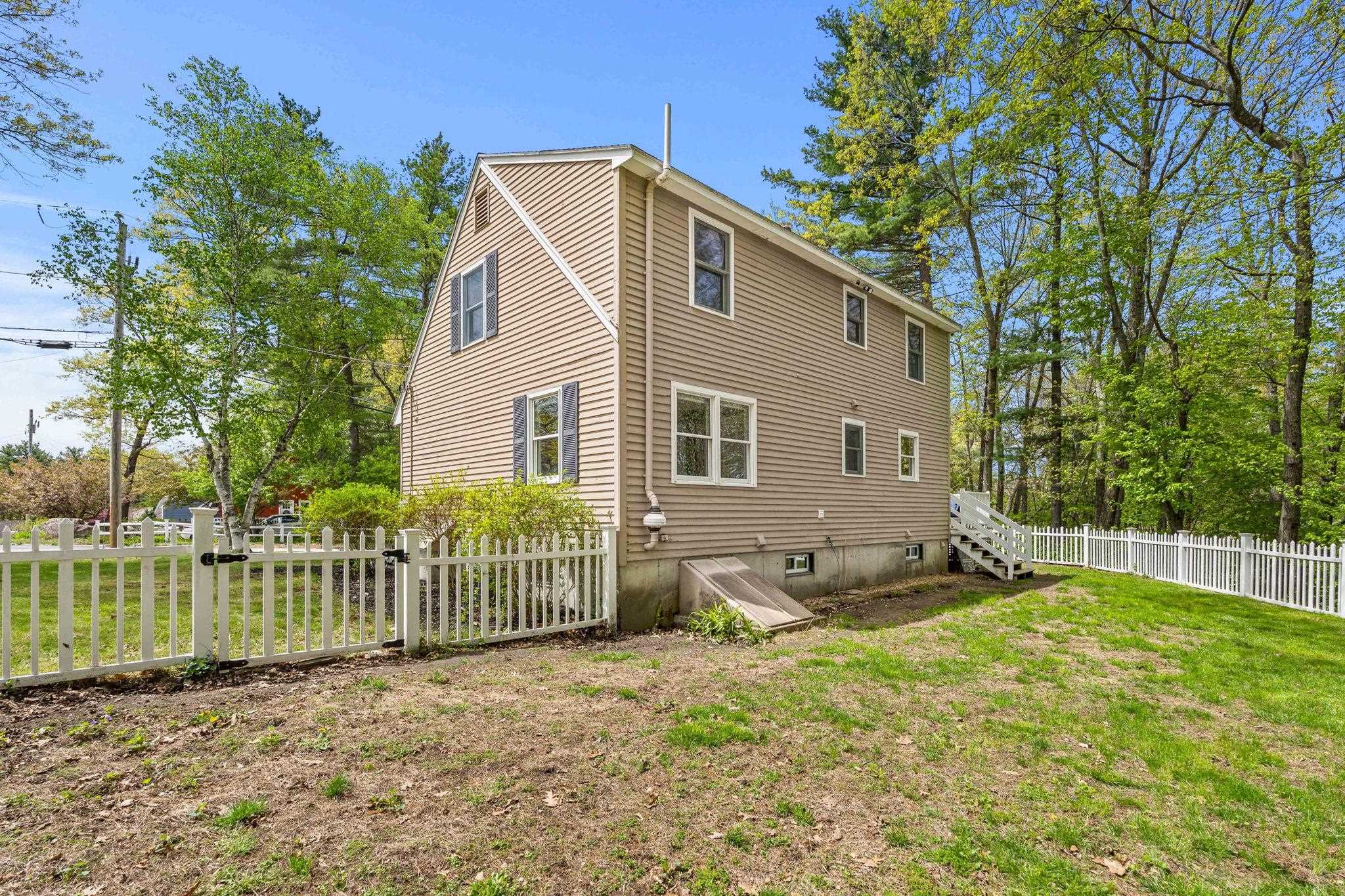 29 Hazel Ave, Nashua, NH 03062