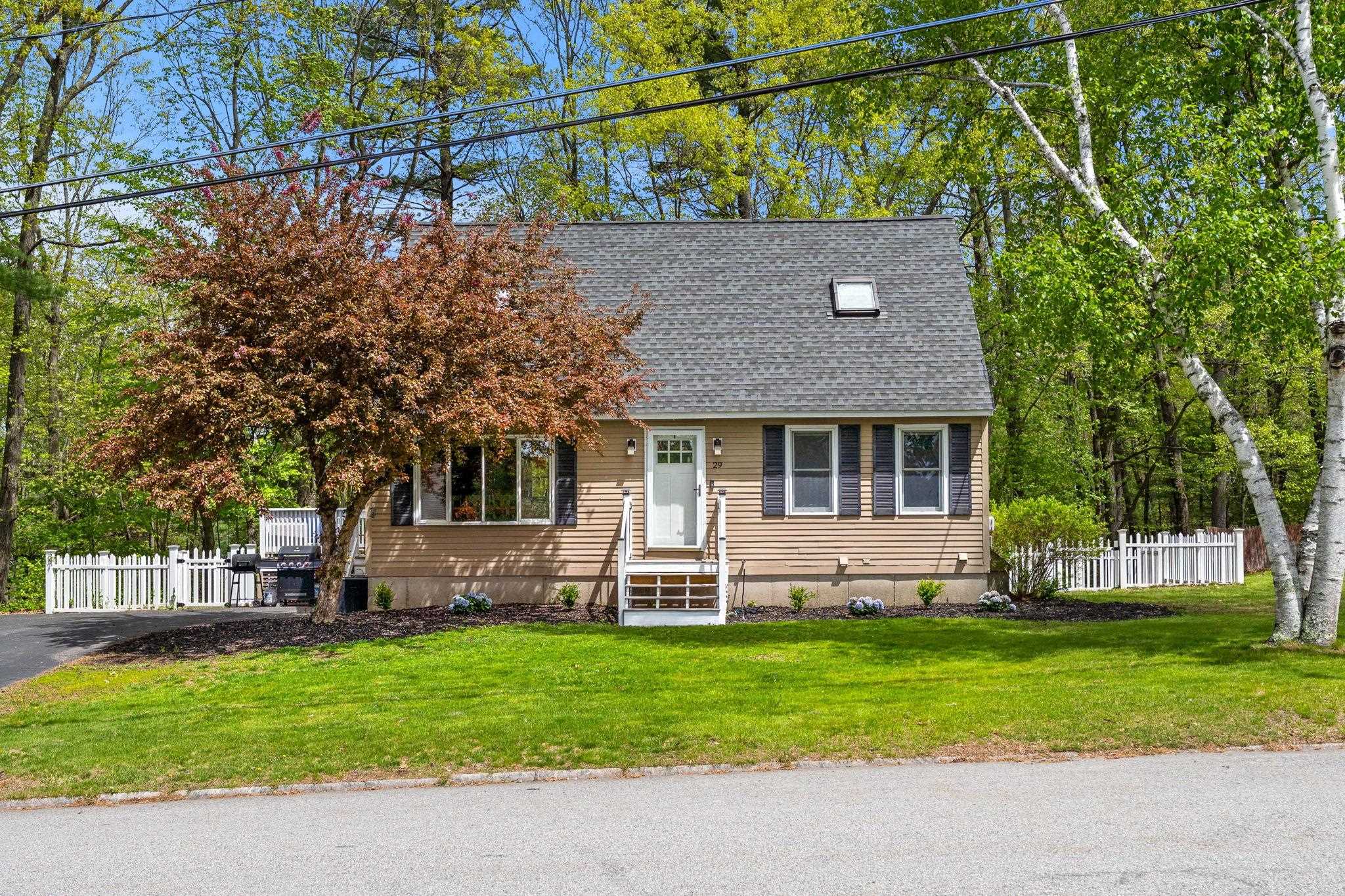 29 Hazel Ave, Nashua, NH 03062