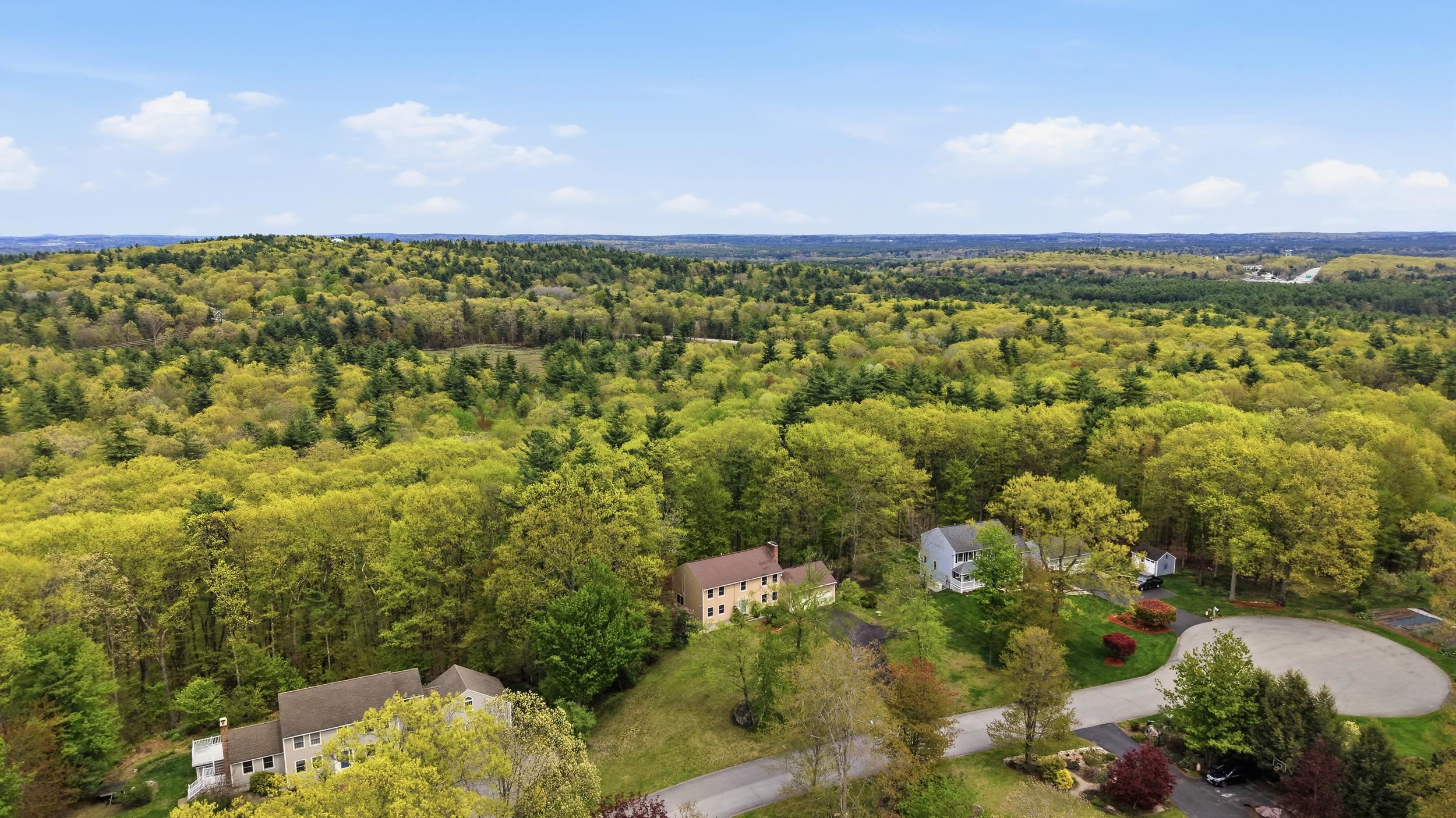 4 Royal Ct, Merrimack, NH 03054