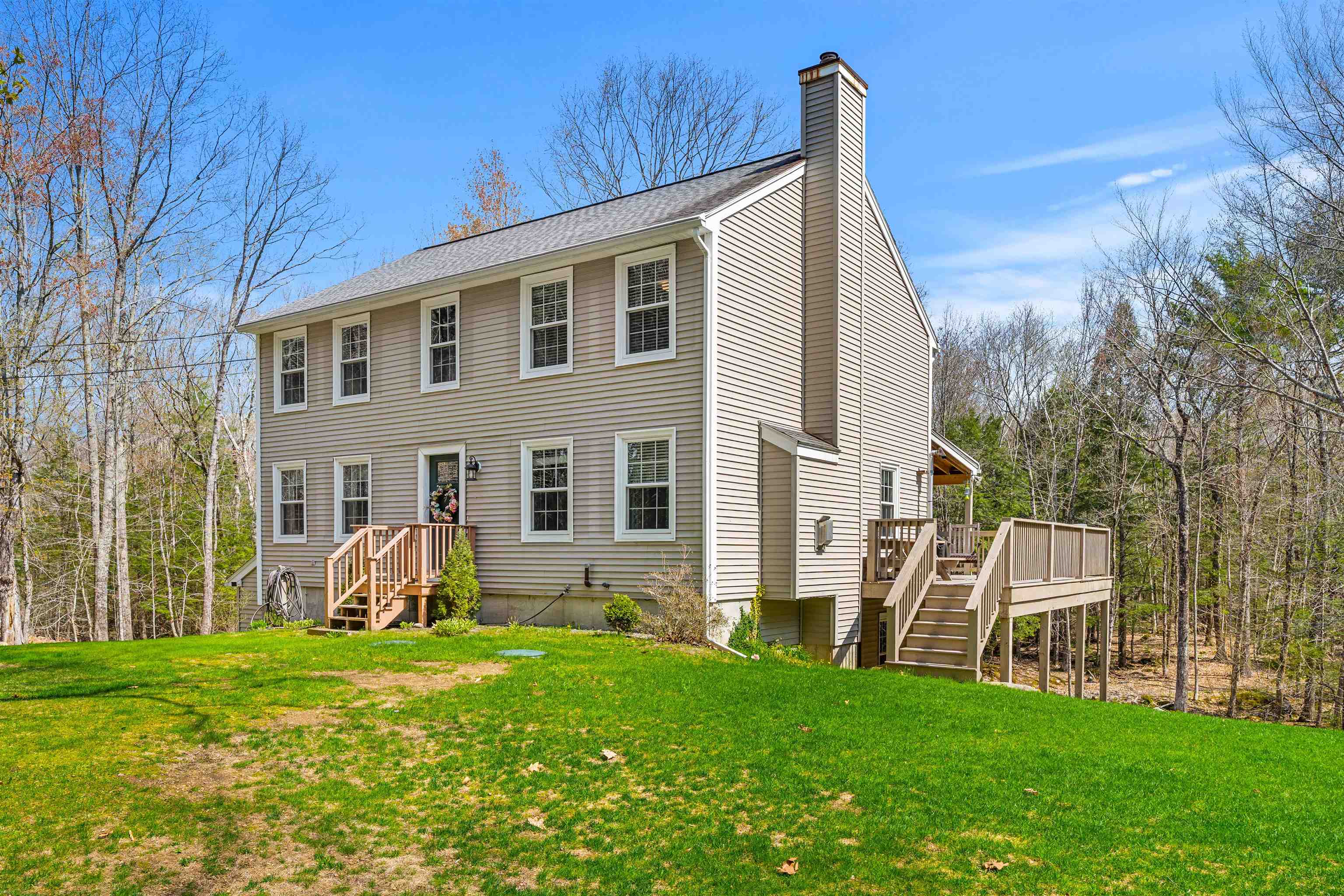75 Mcdaniel Shore Dr, Barrington, NH 03825