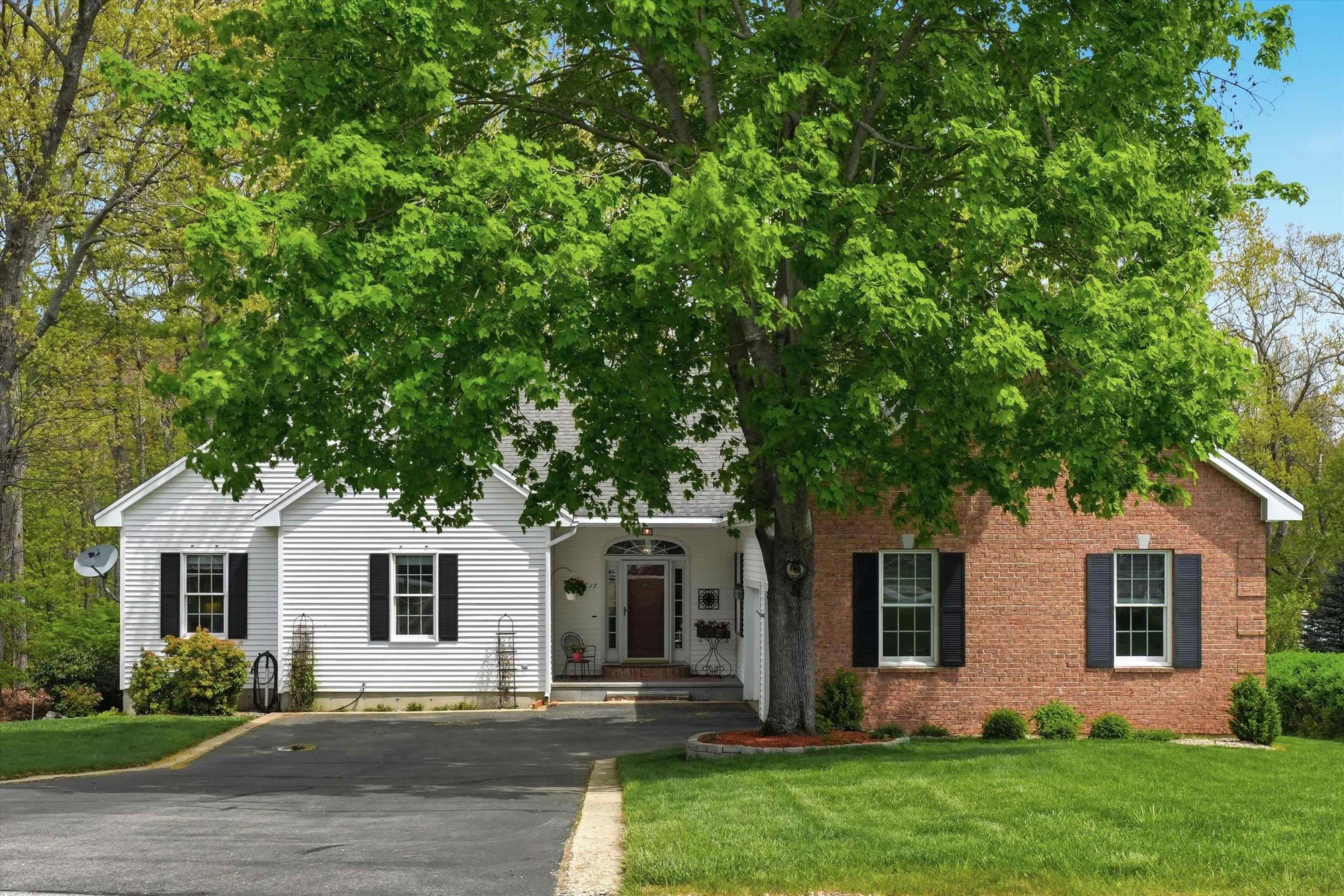 17 Village Dr, Atkinson, NH 03811-2111
