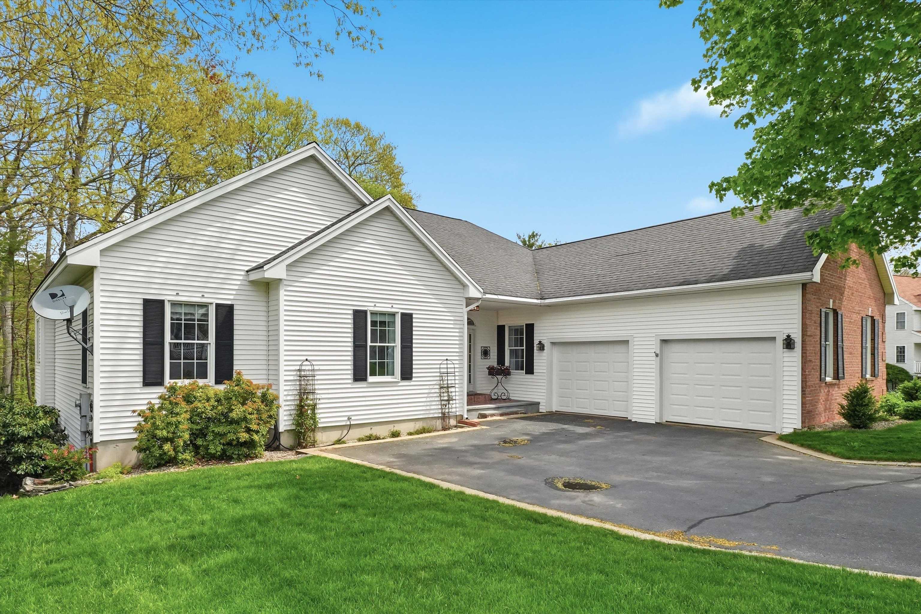 17 Village Dr, Atkinson, NH 03811-2111