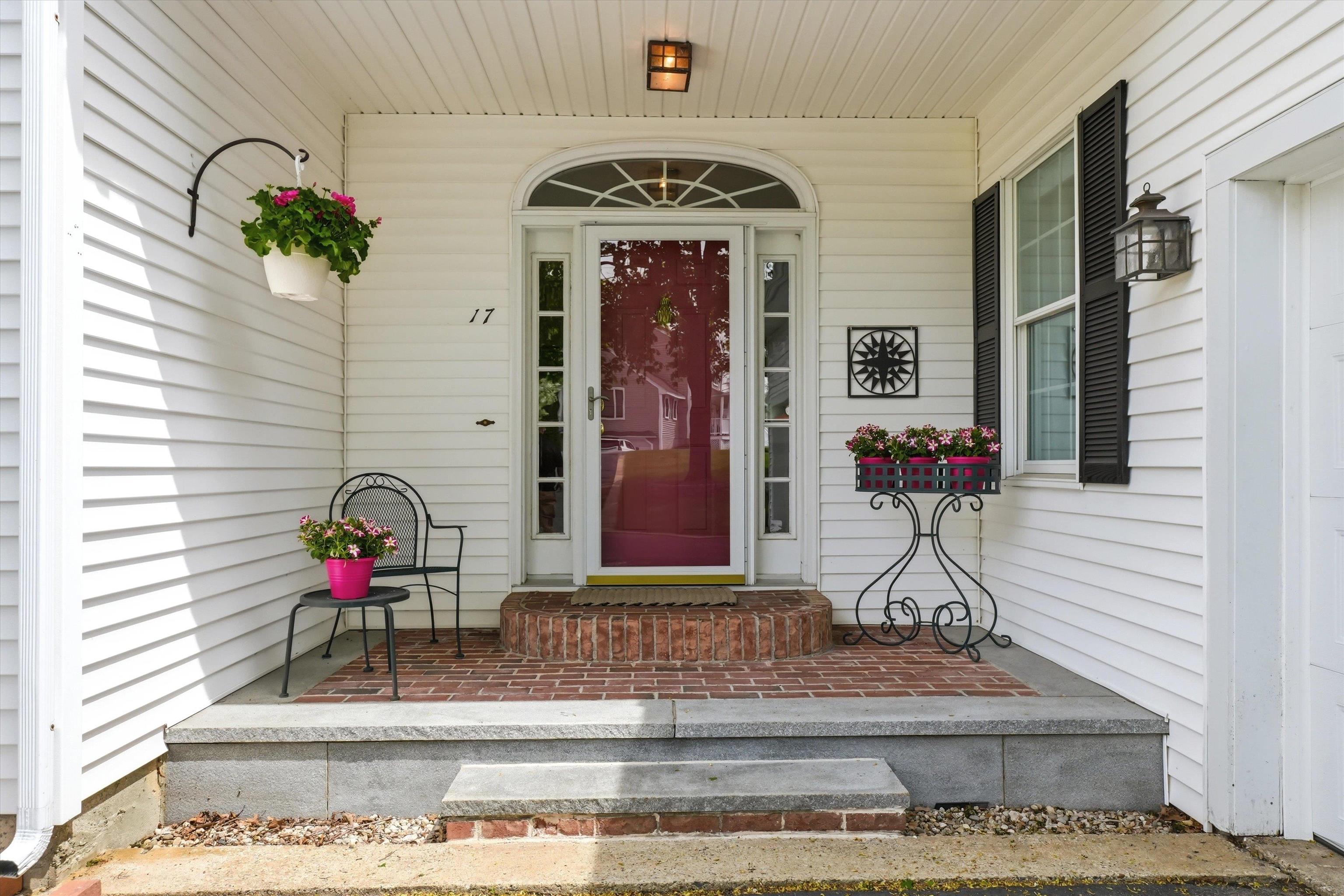 17 Village Dr, Atkinson, NH 03811-2111