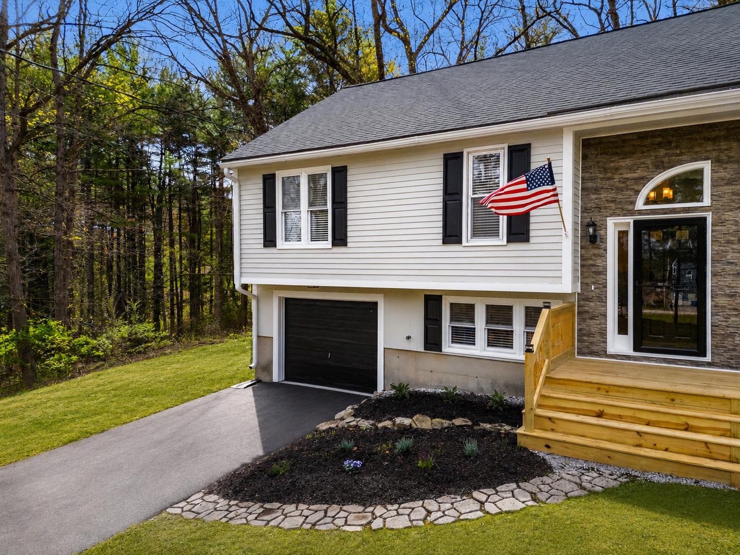 7B Kingston Way, Hudson, NH 03051