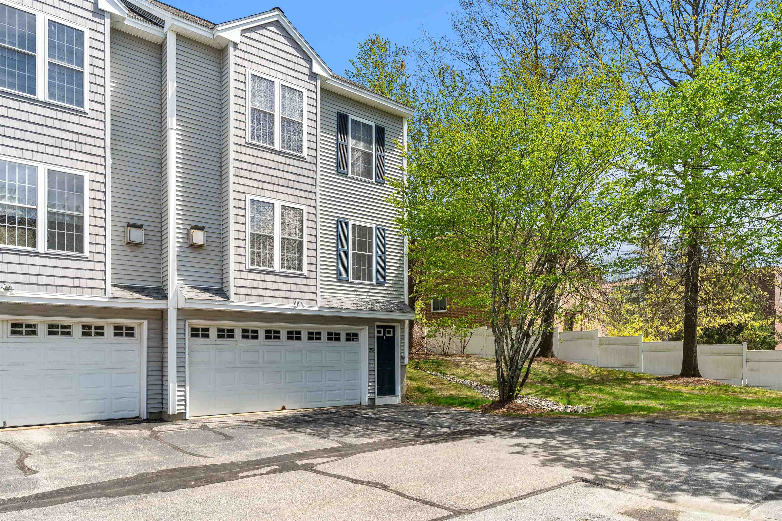 28 Andrew St, Manchester, NH 03104