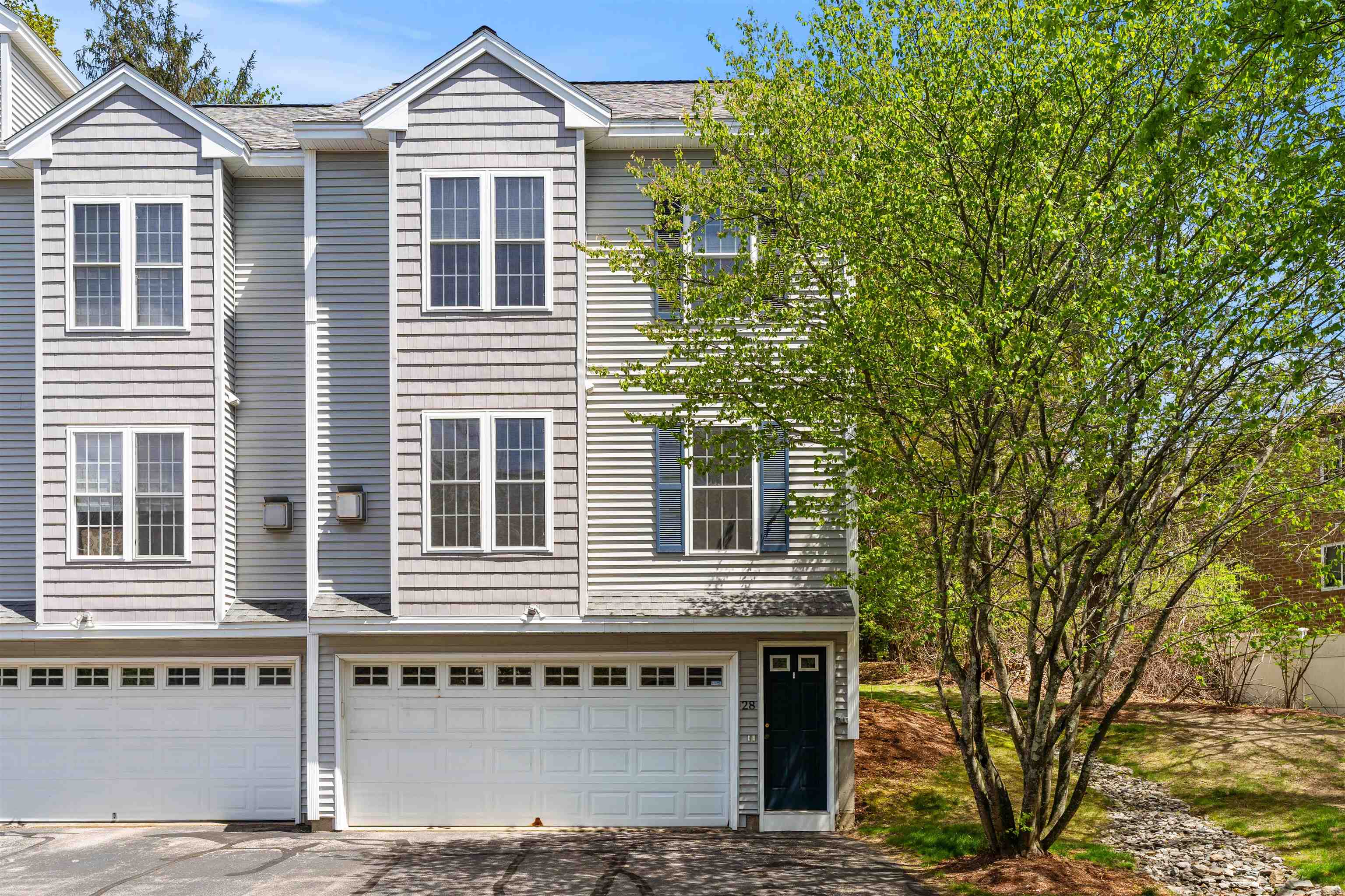 28 Andrew St, Manchester, NH 03104