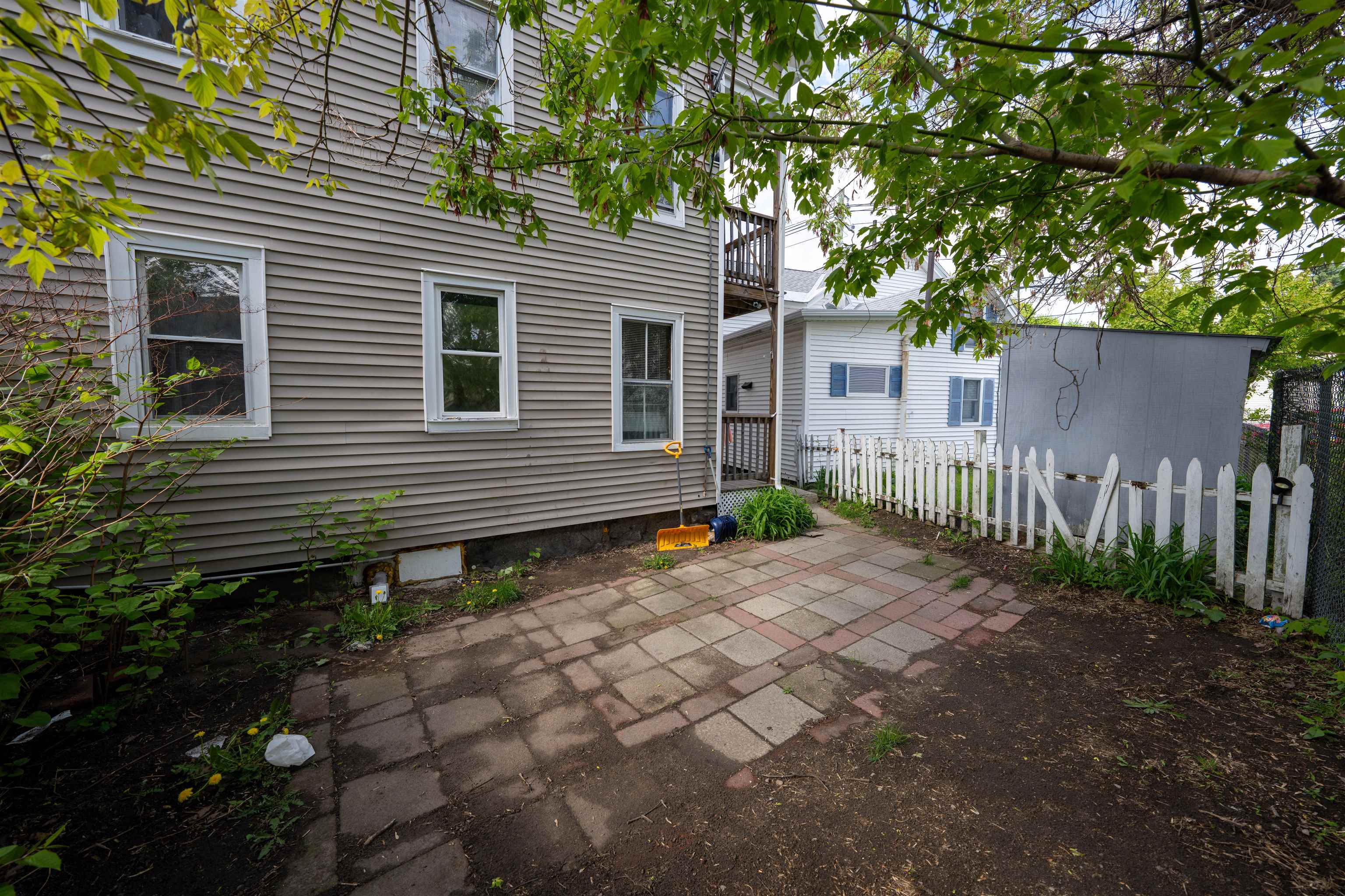 285 E High St, Manchester, NH 03104