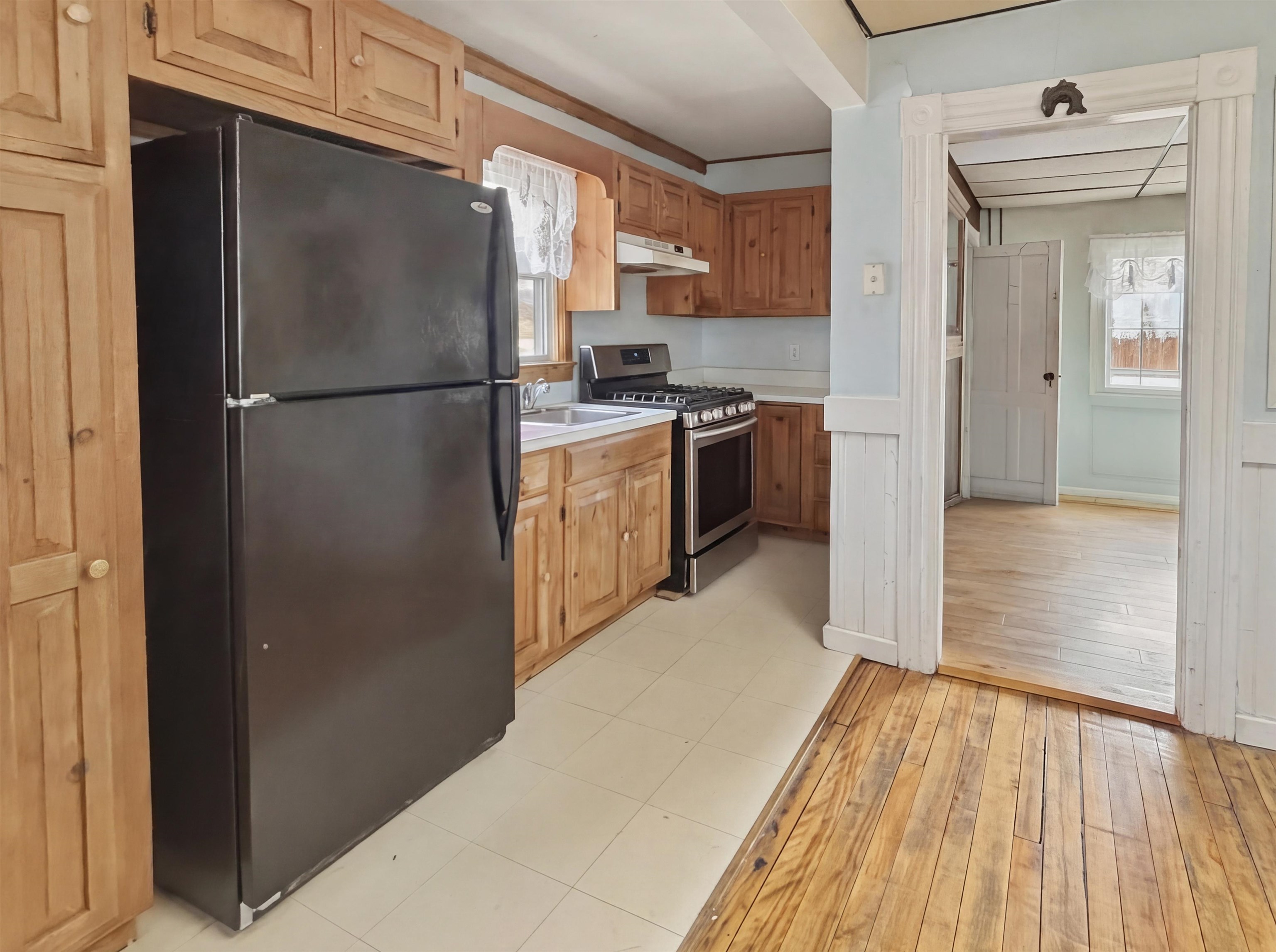 808 Grove St, Manchester, NH 03103