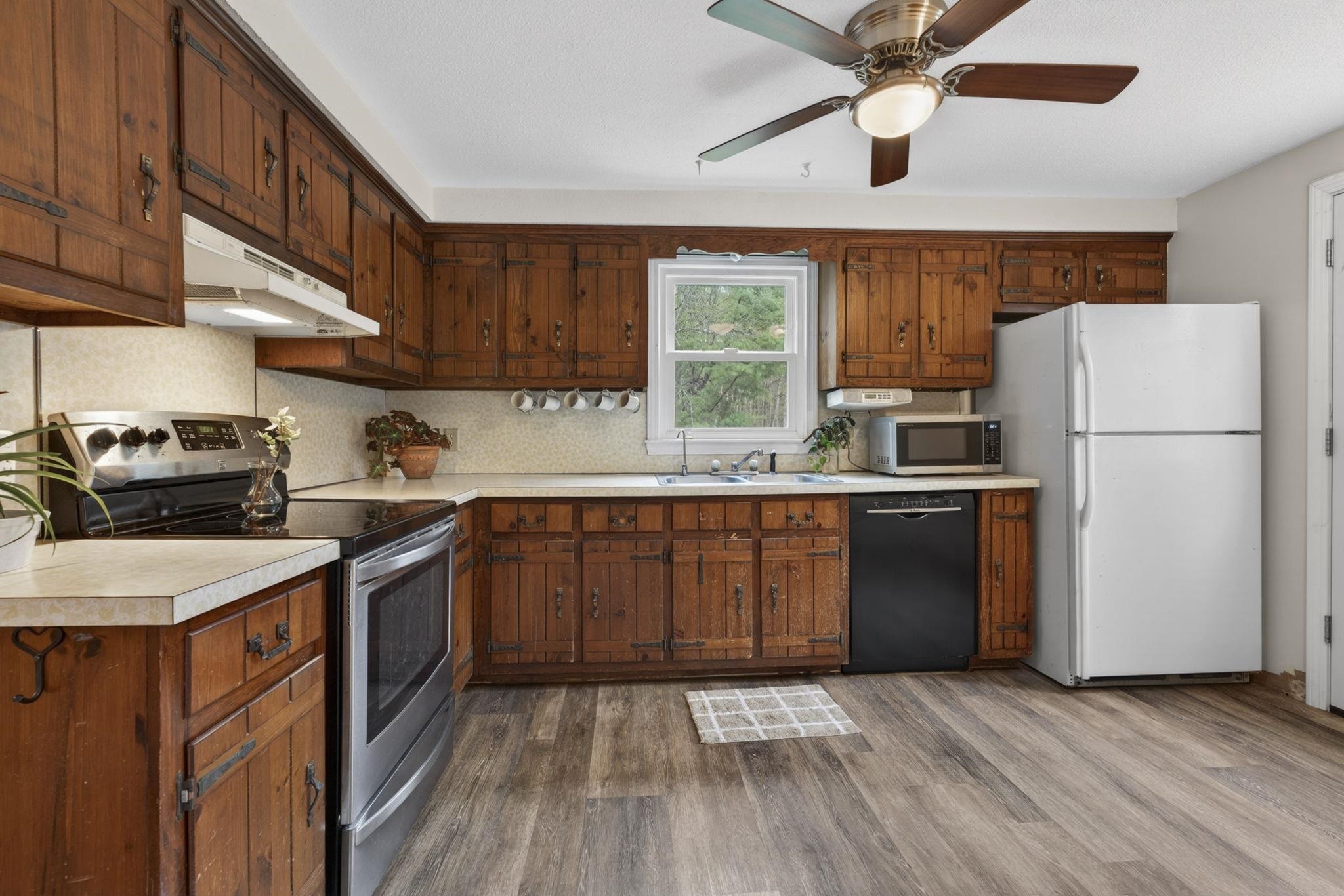 172 Warner Hill Rd, Derry, NH 03038