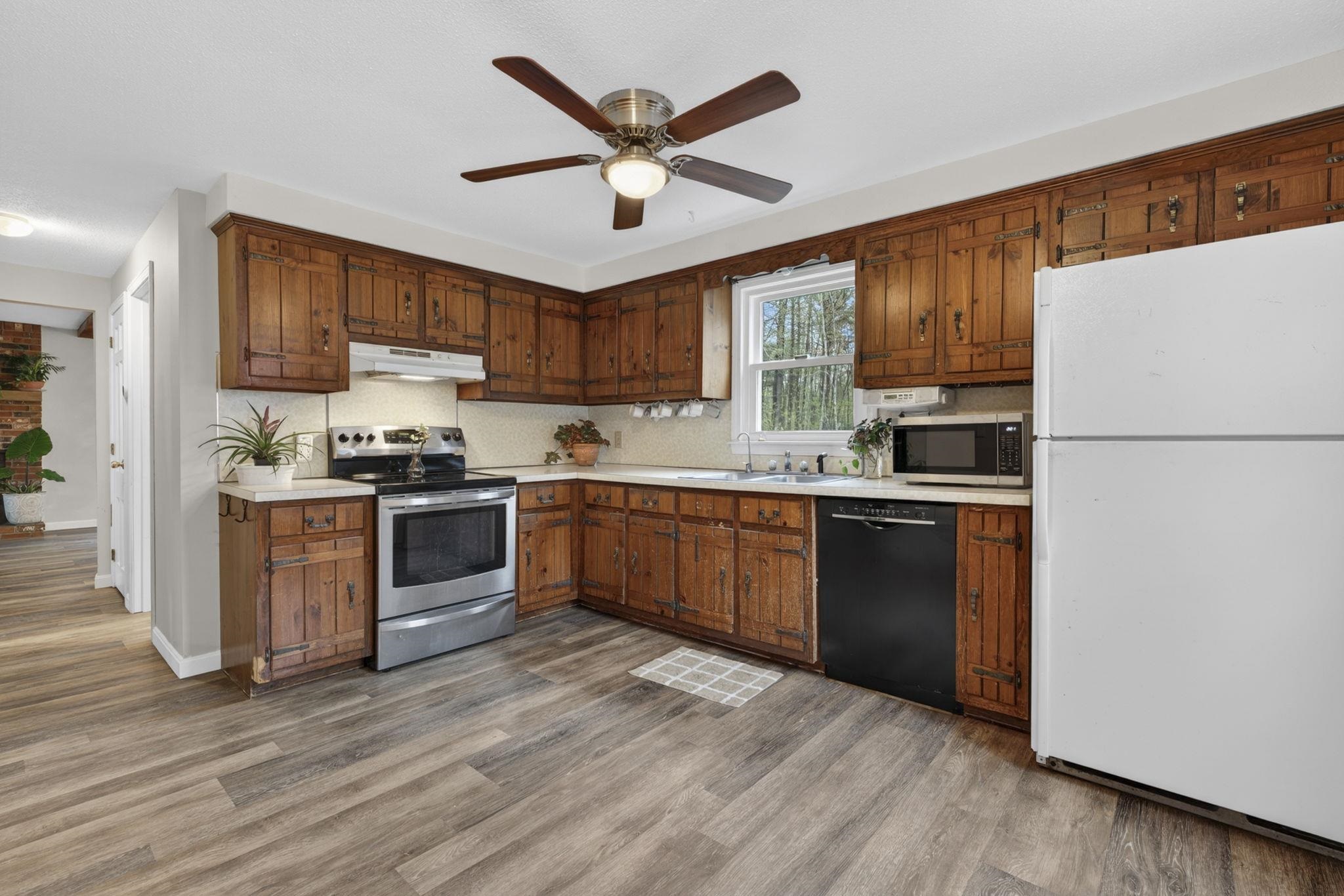 172 Warner Hill Rd, Derry, NH 03038