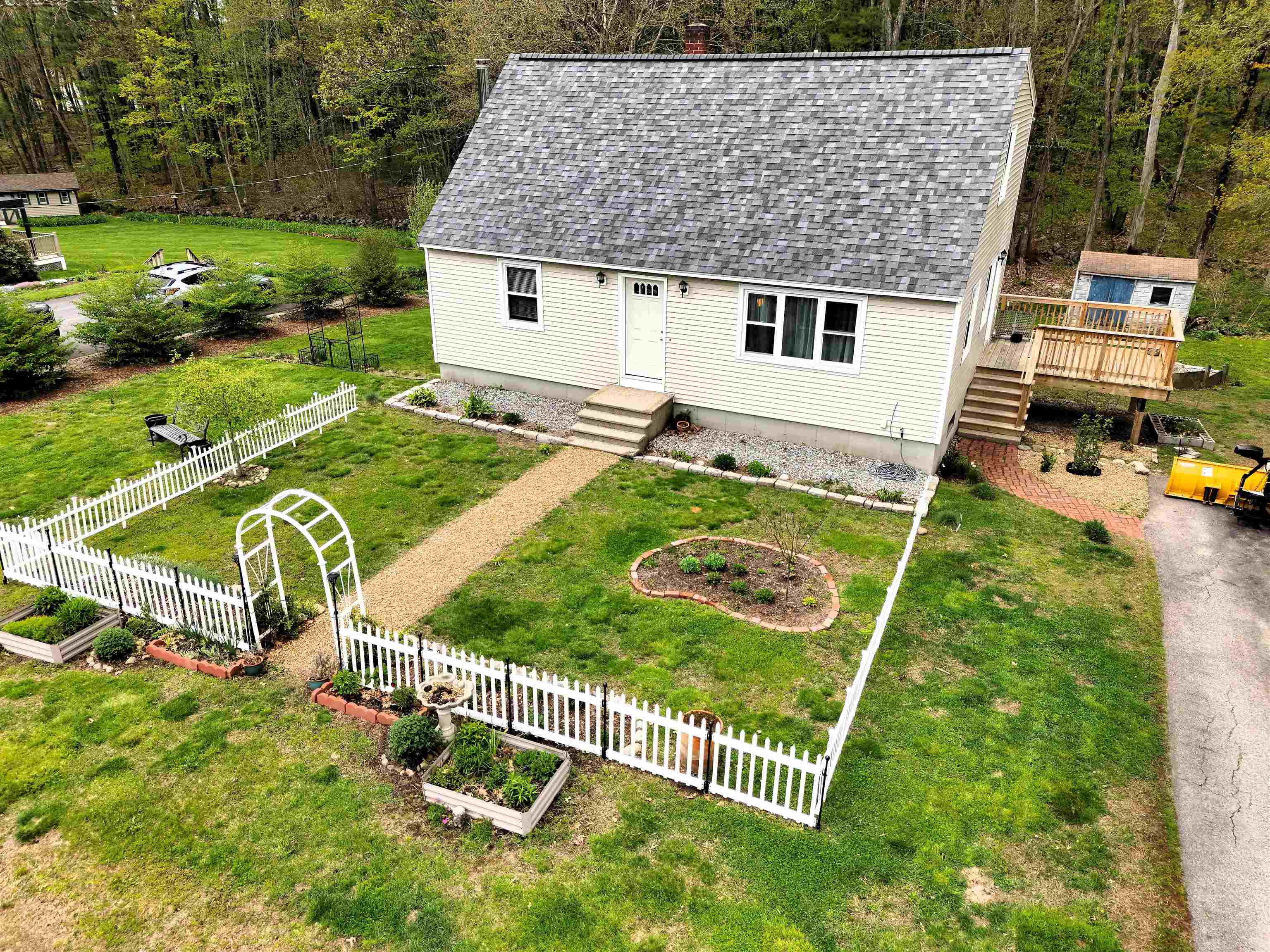 19 Edgewood St, Milford, NH 03055