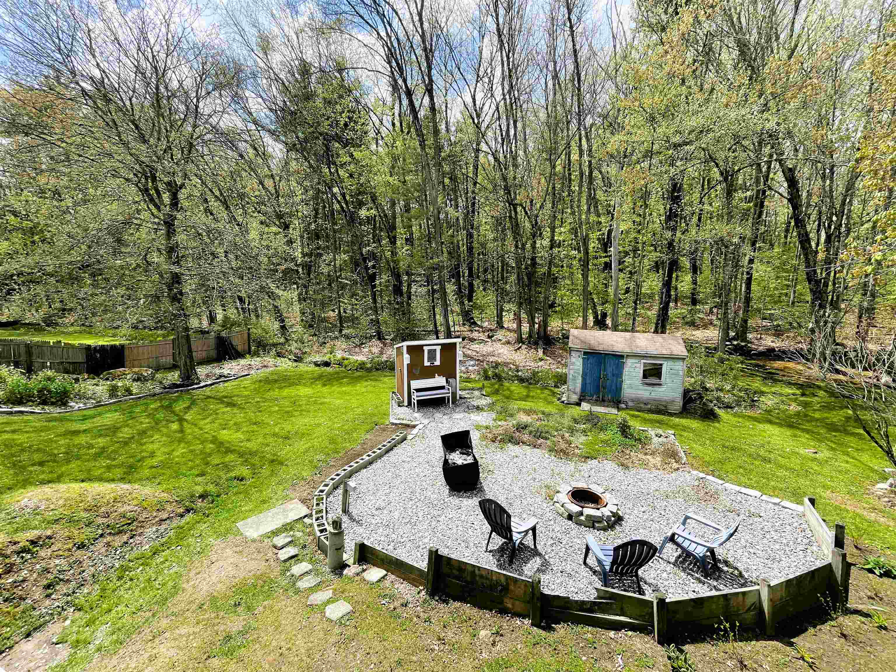 19 Edgewood St, Milford, NH 03055