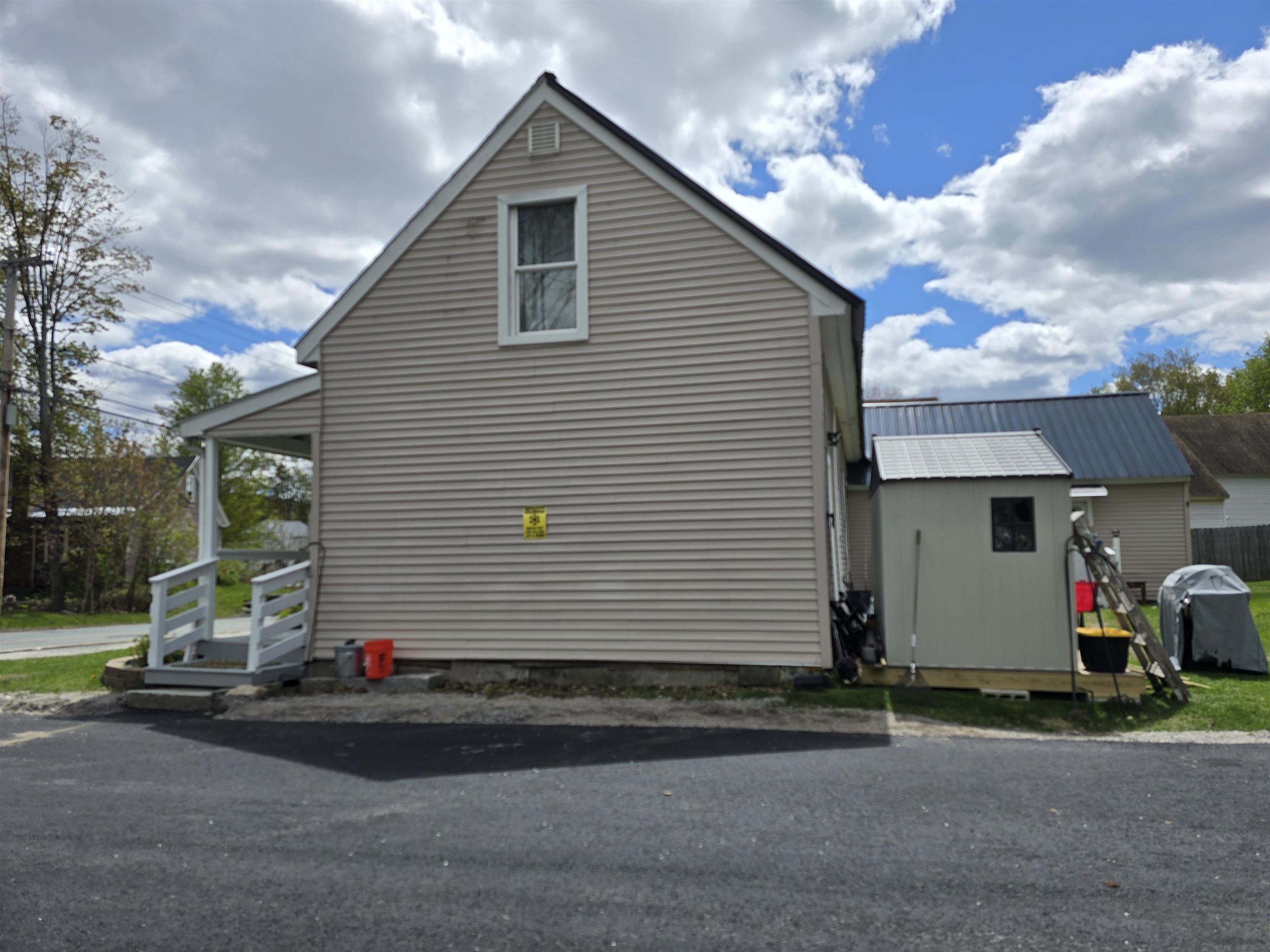 38 Summer St, Newport, NH 03773