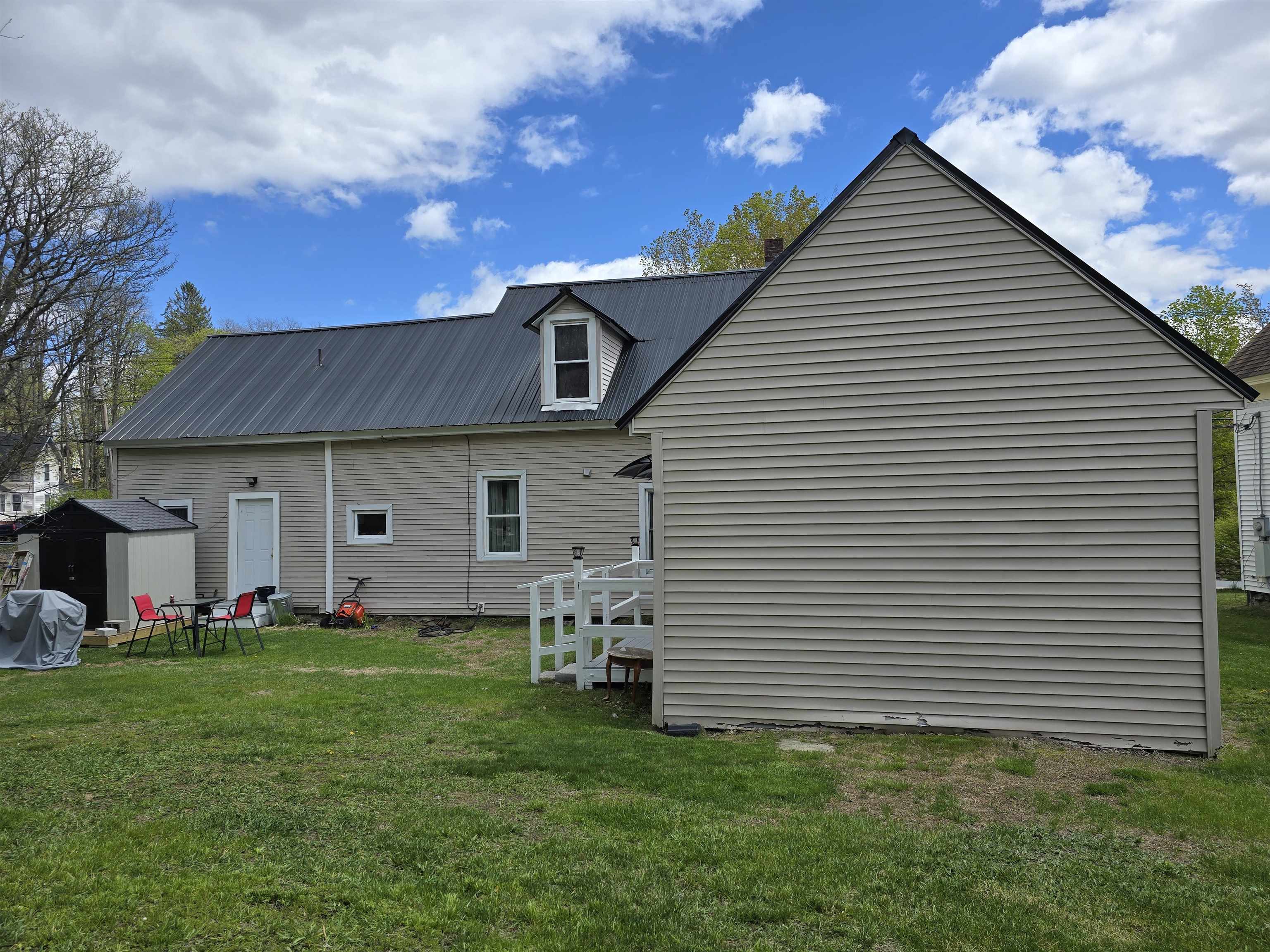 38 Summer St, Newport, NH 03773