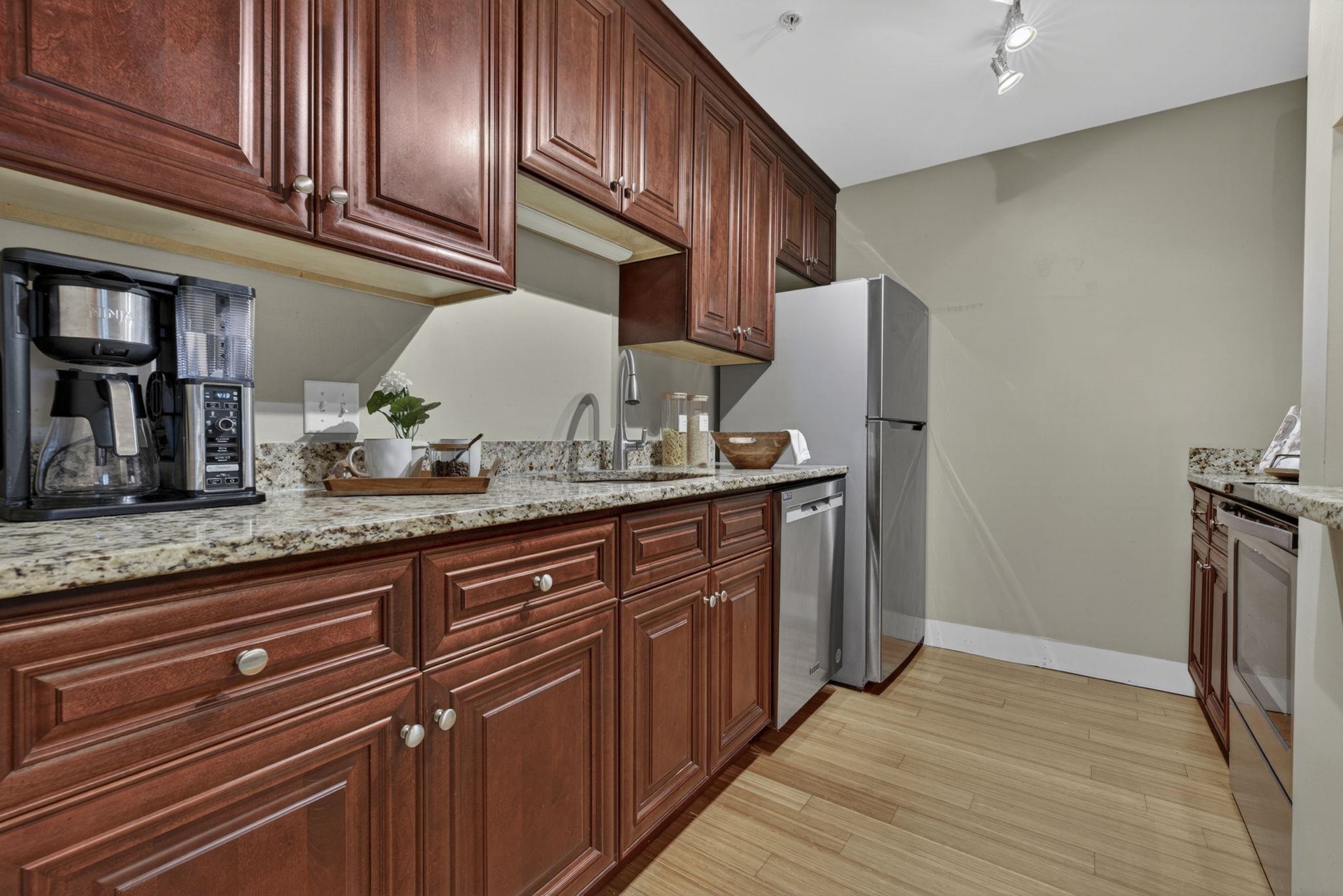 92 Eastern Ave, Manchester, NH 03104