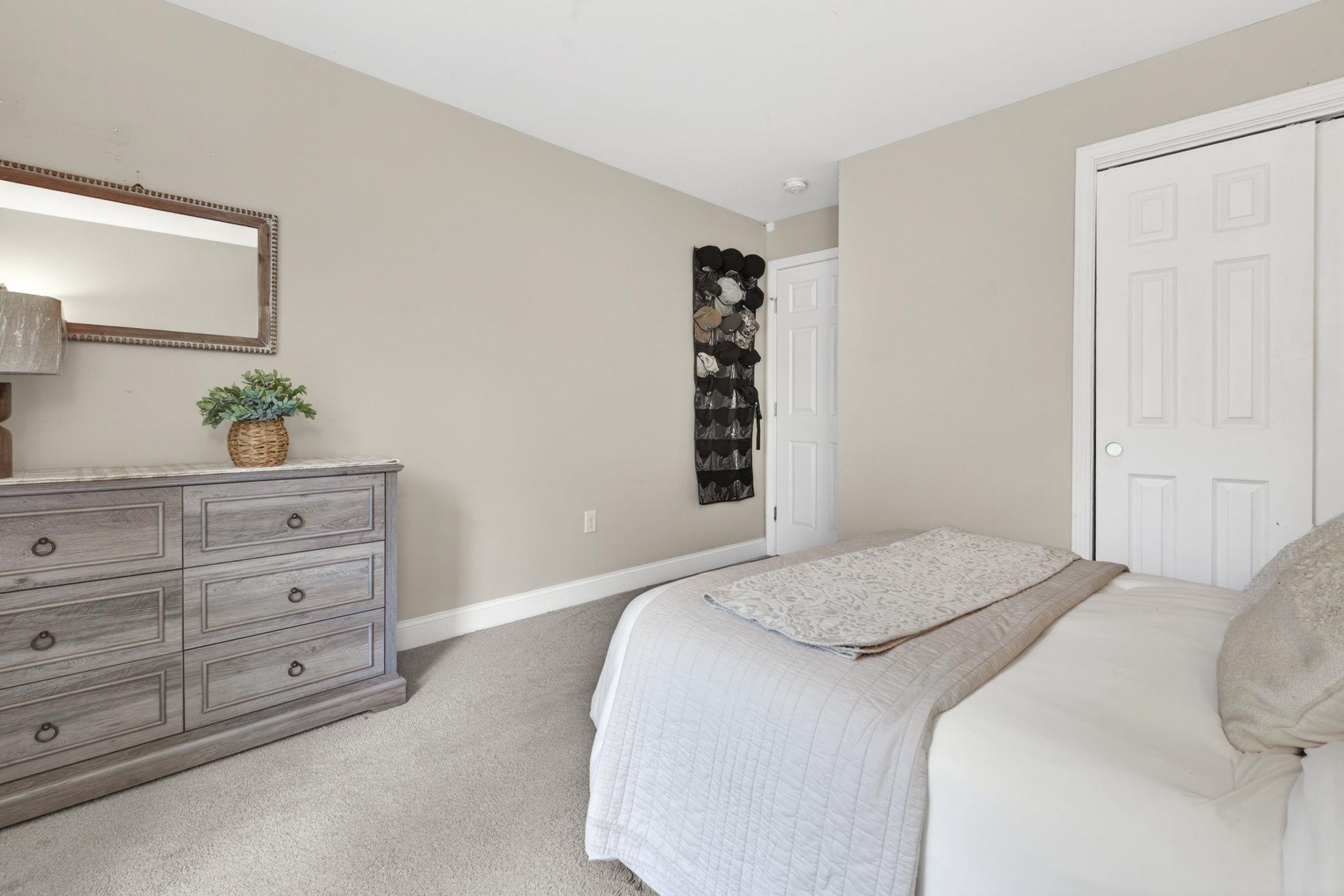 92 Eastern Ave, Manchester, NH 03104