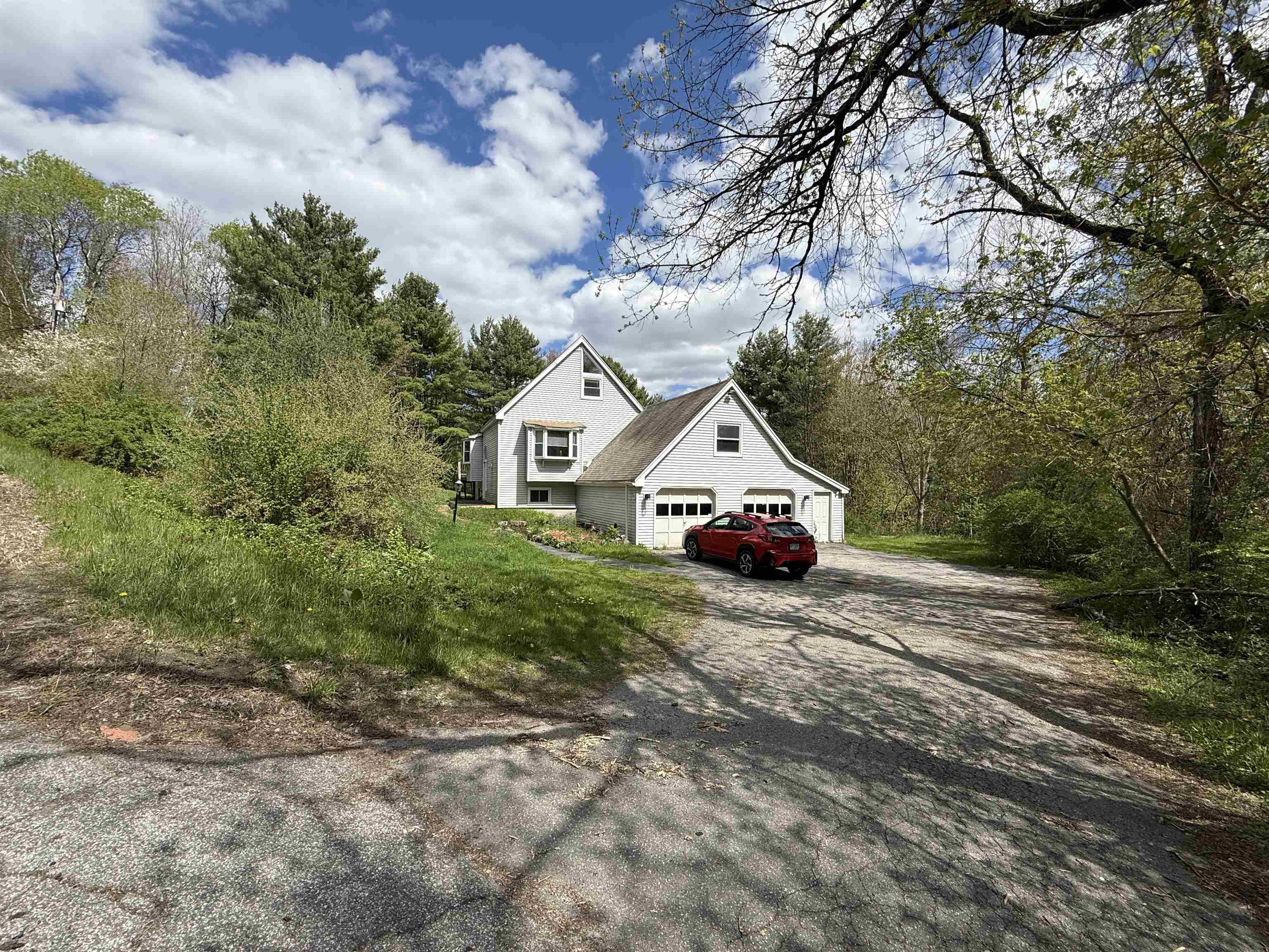 128 Roberts Hill Rd, Claremont, NH 03743