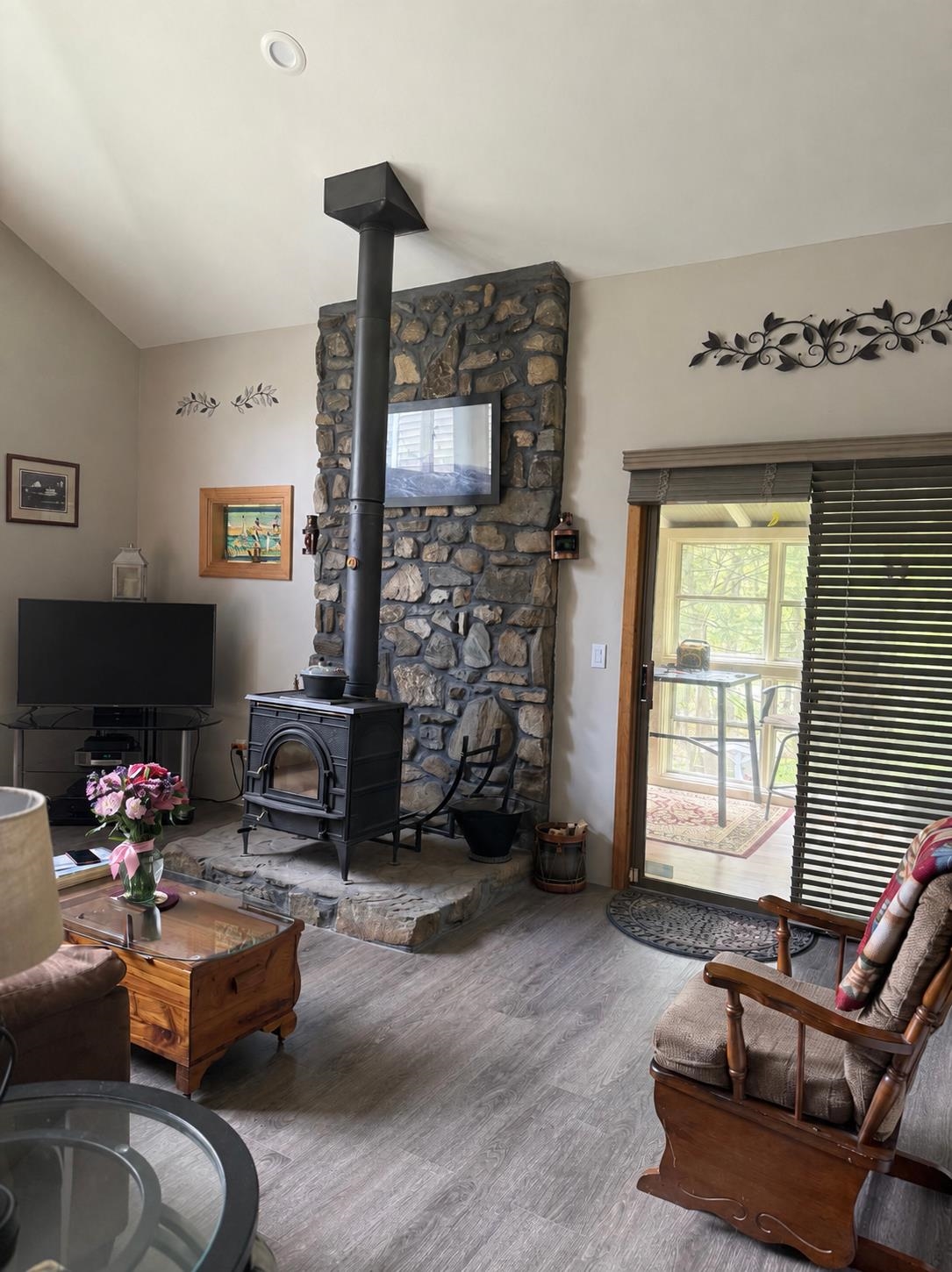 13 Country Rd, Hampstead, NH 03826