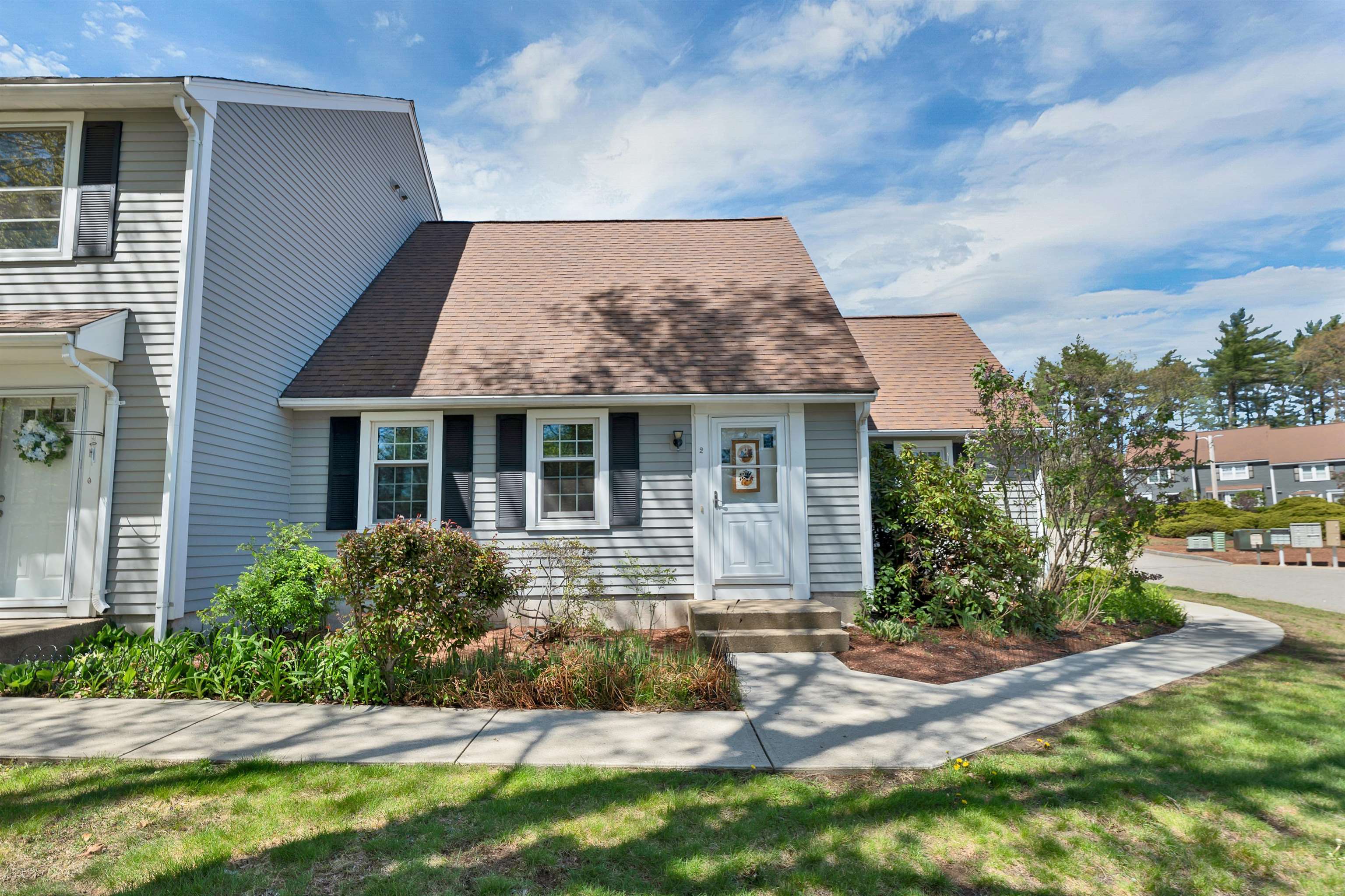 2 Aspen Ln, Merrimack, NH 03054