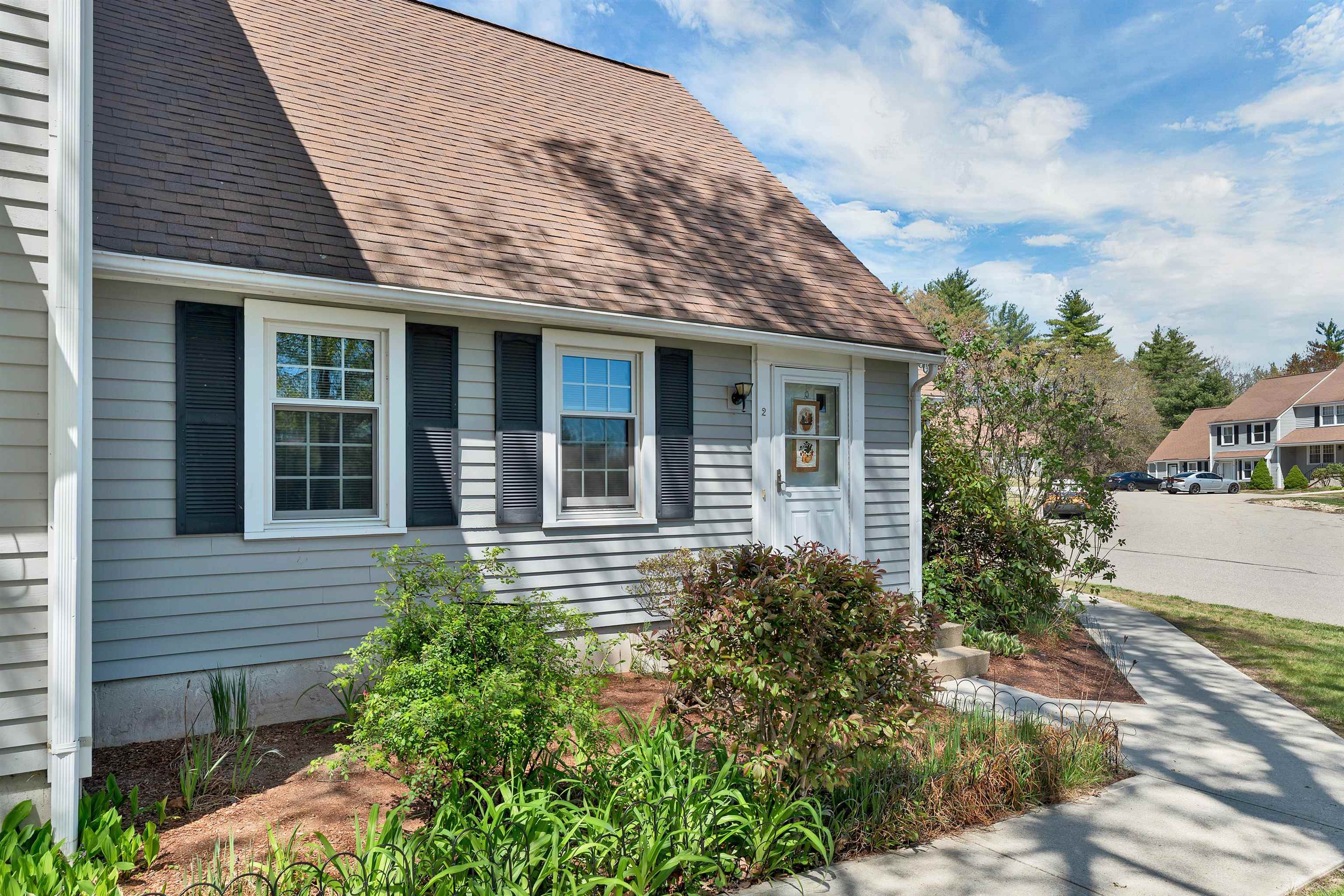 2 Aspen Ln, Merrimack, NH 03054