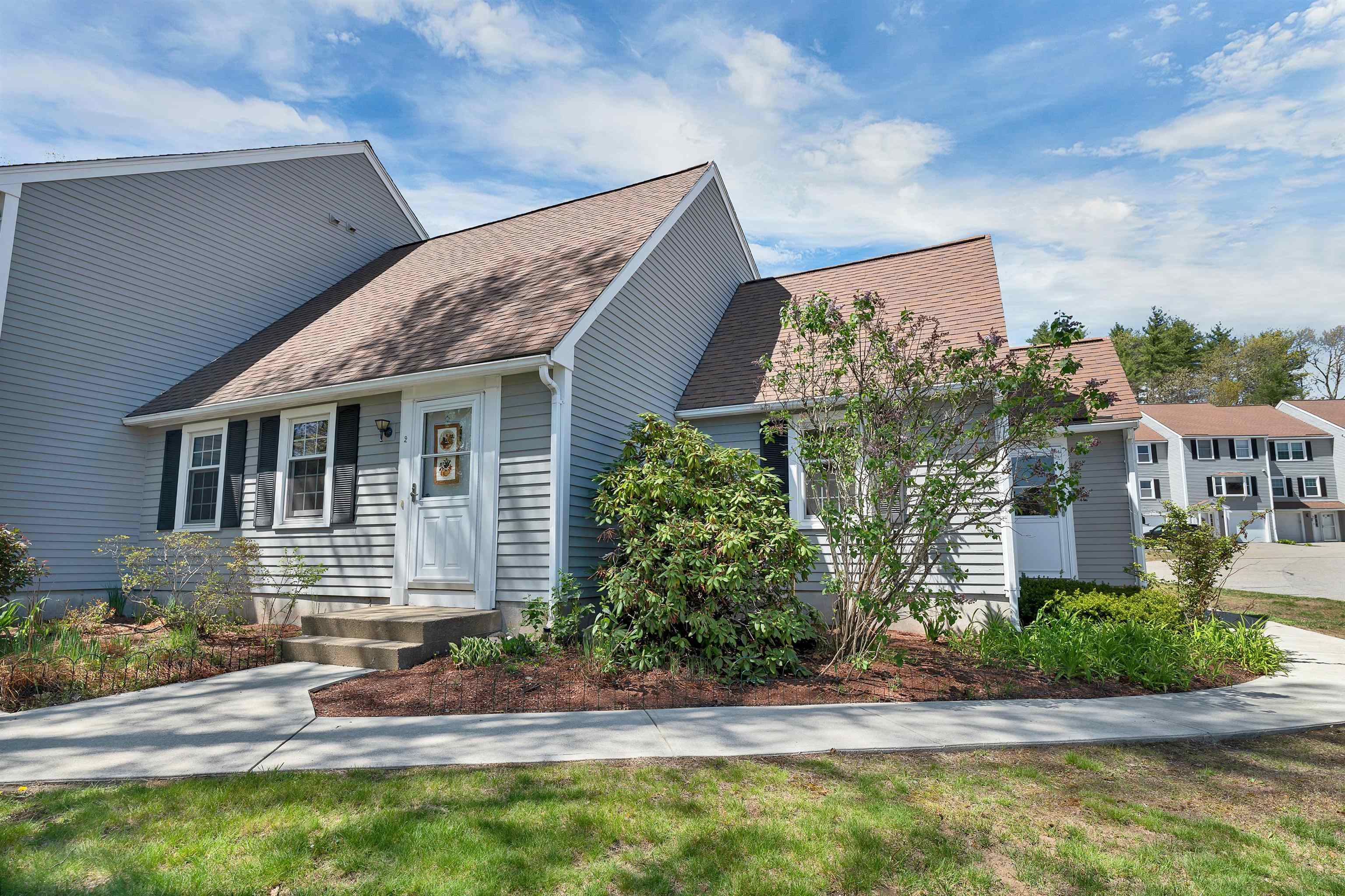 2 Aspen Ln, Merrimack, NH 03054