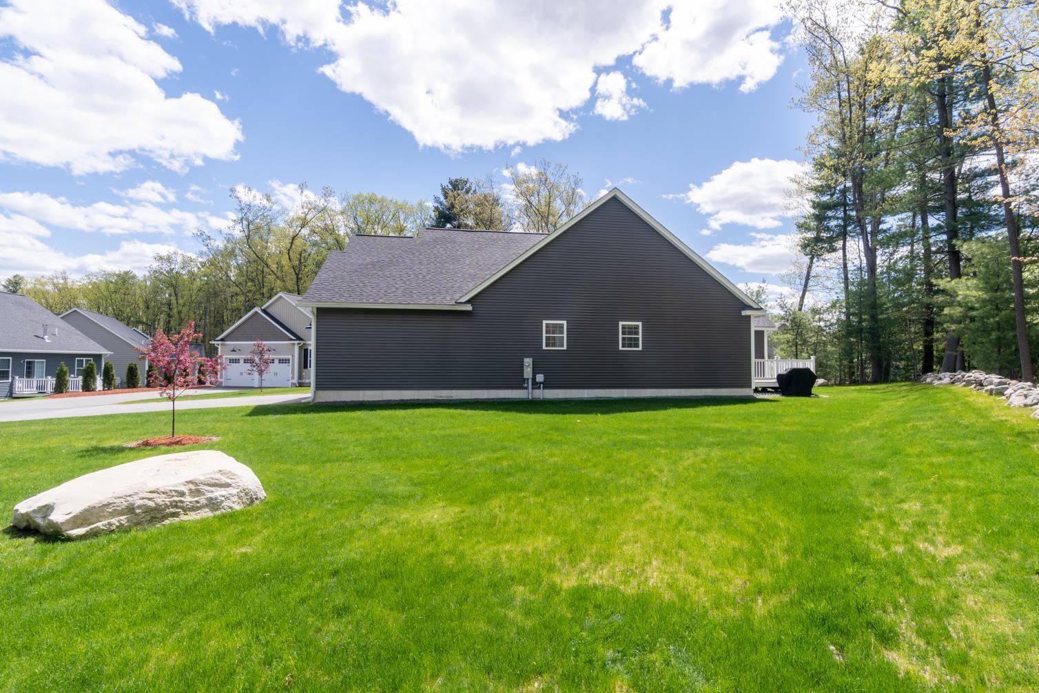 6 Anita Dr, Hudson, NH 03051