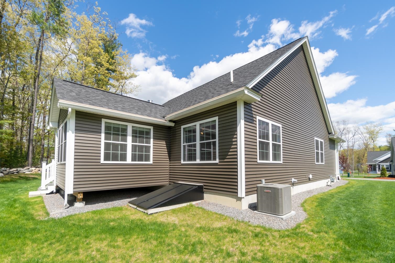 6 Anita Dr, Hudson, NH 03051