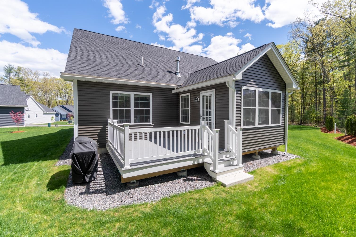 6 Anita Dr, Hudson, NH 03051