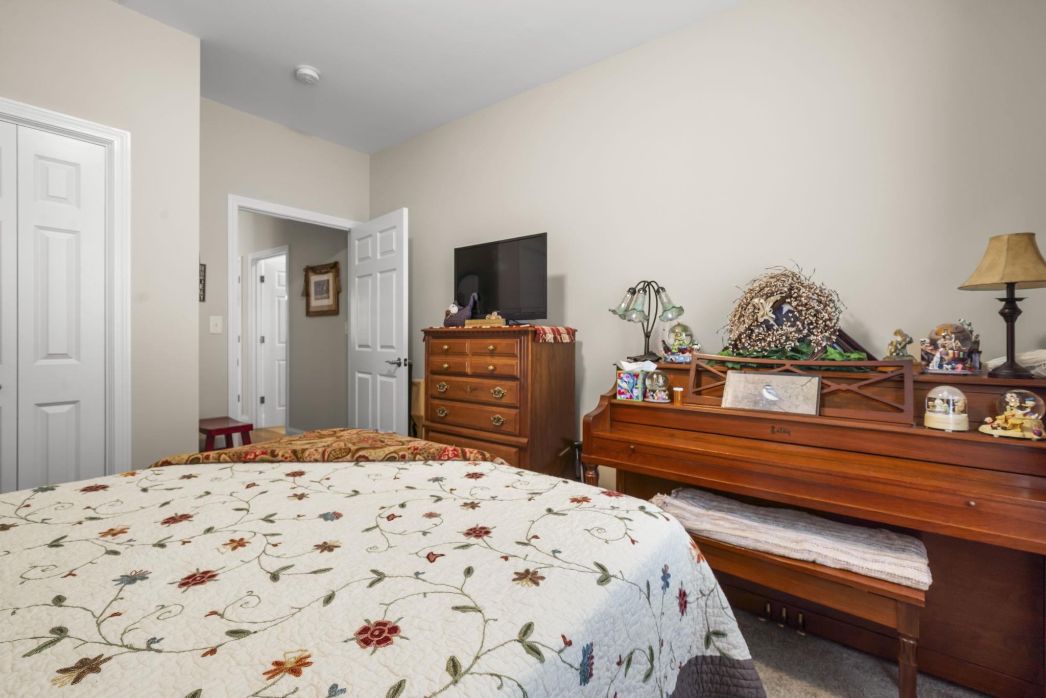 19 Pumpkin Patch Way, Londonderry, NH 03053