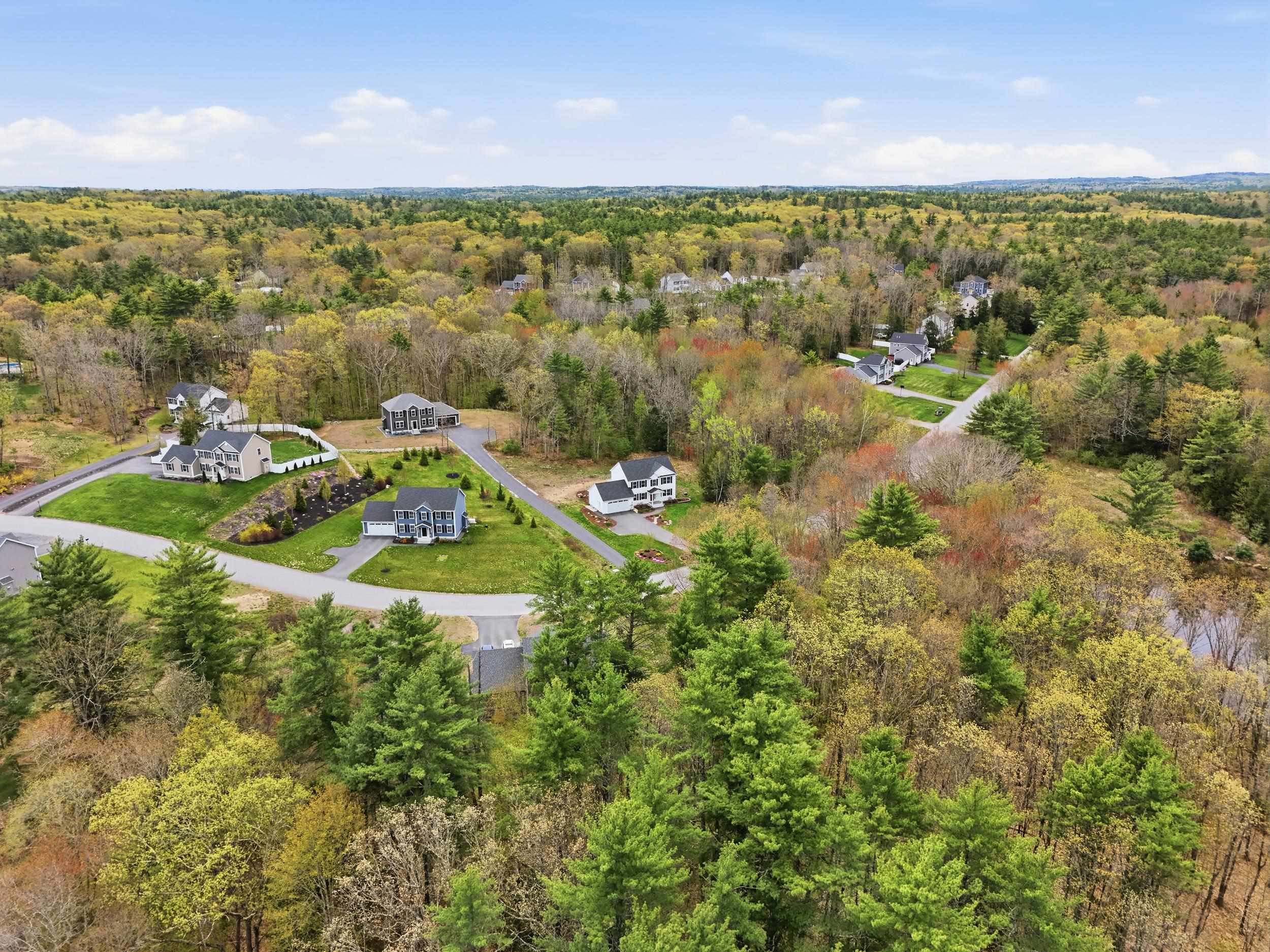 12 Sandybrook Dr, Raymond, NH 03077