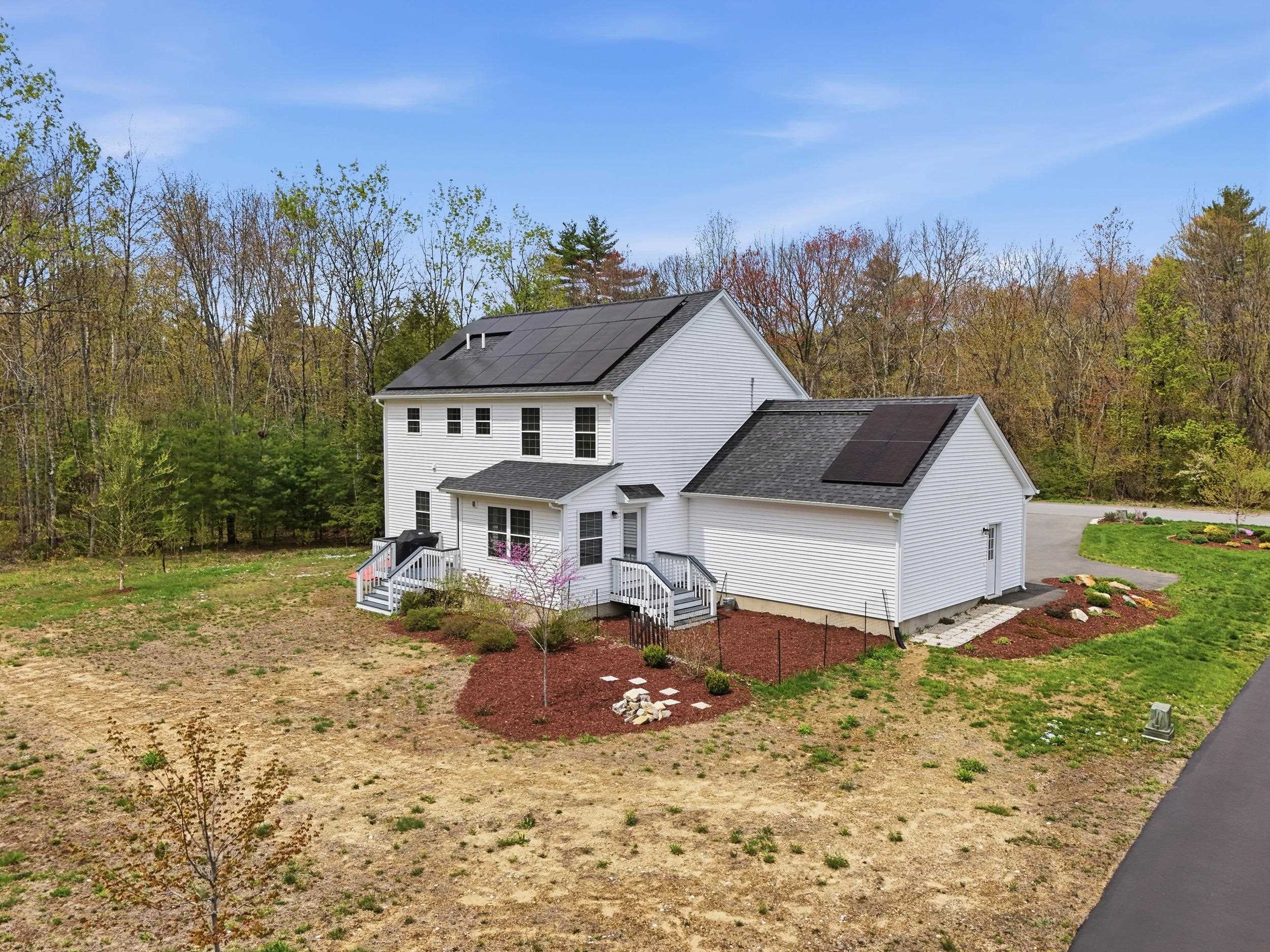 12 Sandybrook Dr, Raymond, NH 03077